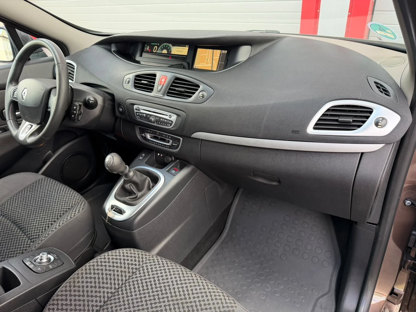 Renault Scenic 1.4I NAVI KEY LESS START STOP 6-SPEED ЛИЗИНГ!!!, снимка 15 - Автомобили и джипове - 56074433
