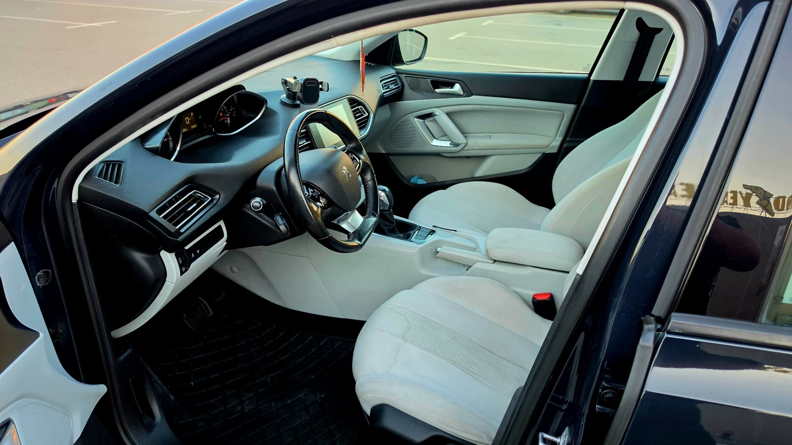 Peugeot 308 1.2 ТОП ЦЕНА , снимка 16 - Автомобили и джипове - 56082499