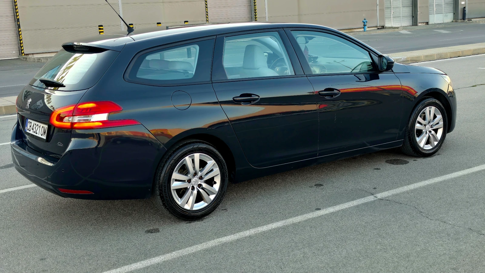 Peugeot 308 1.2 ТОП ЦЕНА , снимка 10 - Автомобили и джипове - 56082499