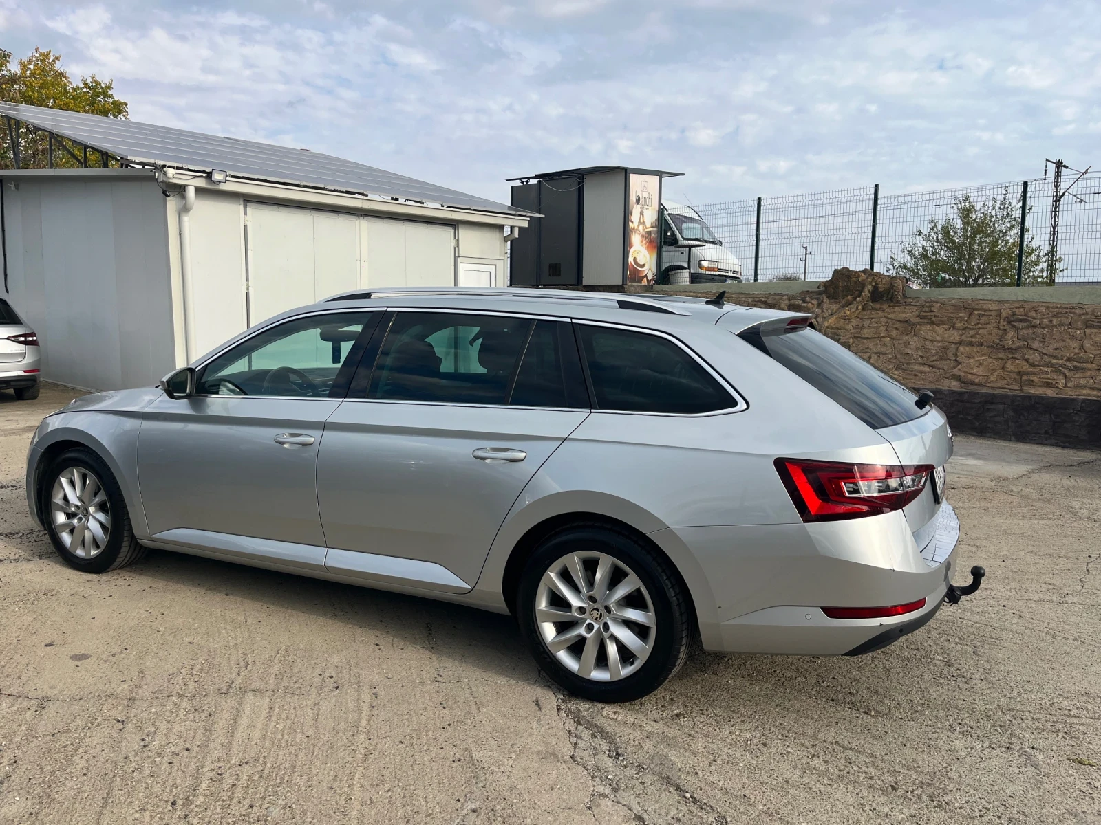 Skoda Superb 2.0TDI Panorama/Keyless, снимка 3 - Автомобили и джипове - 56658796