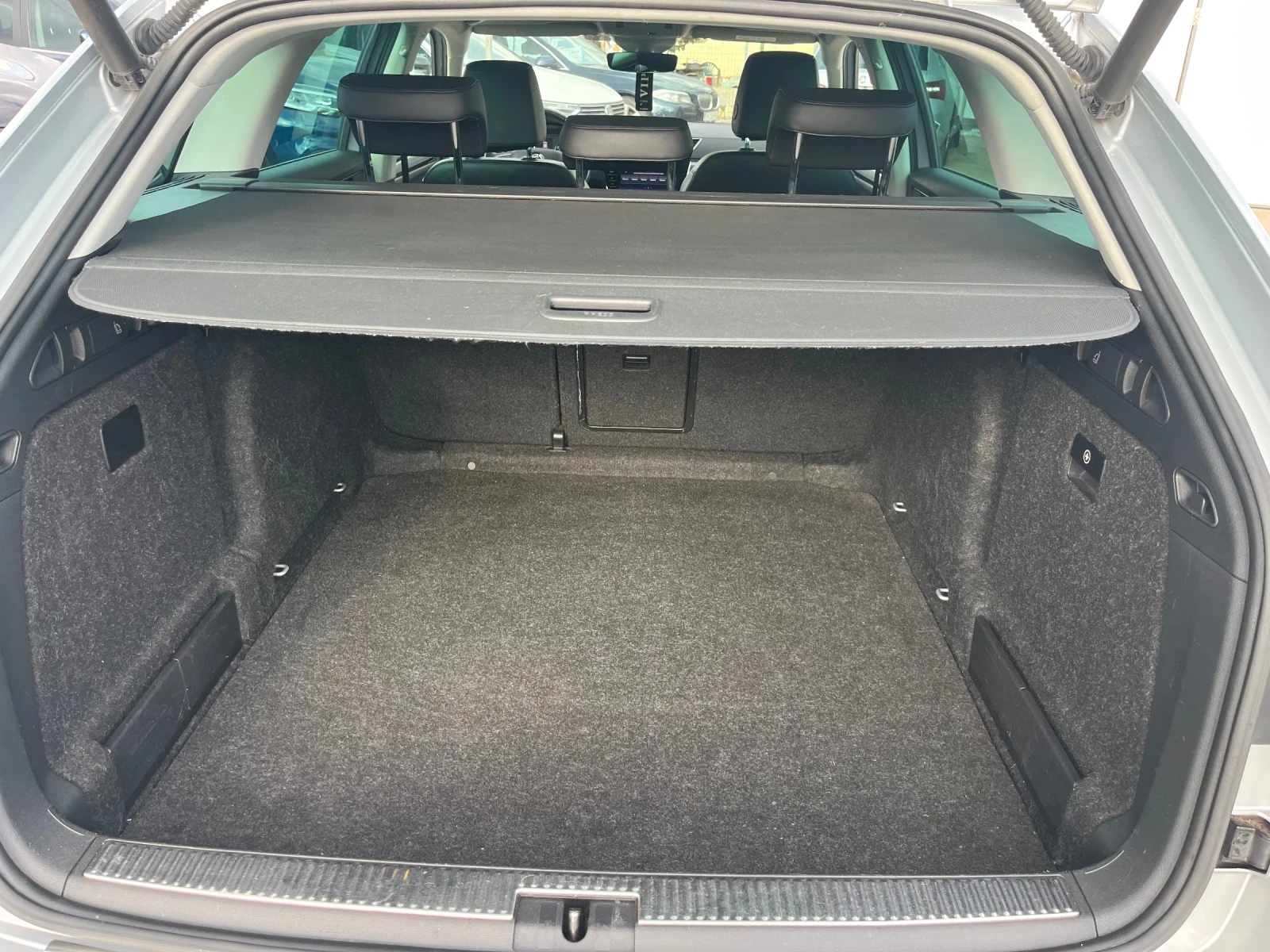 Skoda Superb 2.0TDI Panorama/Keyless, снимка 15 - Автомобили и джипове - 56658796