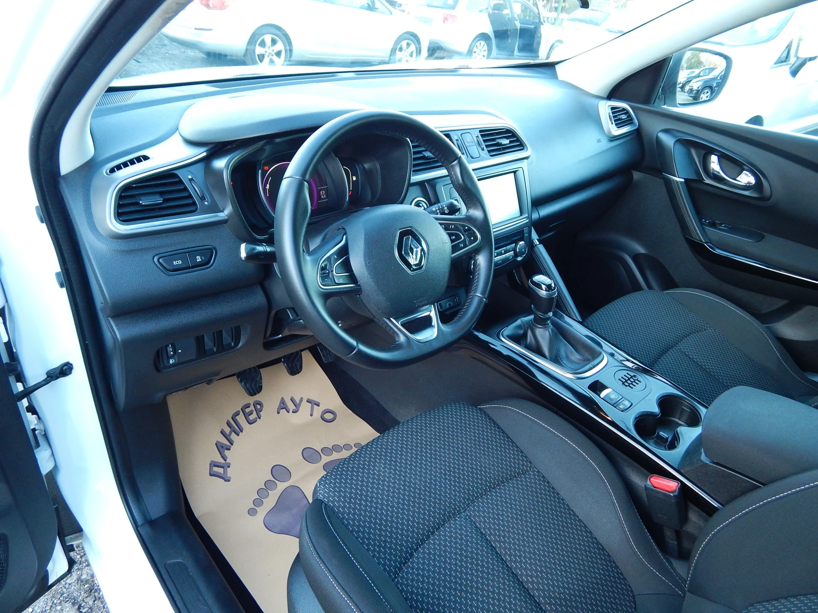 Renault Kadjar 1.6DCI* ПЕРФЕКТНА*  - изображение 9