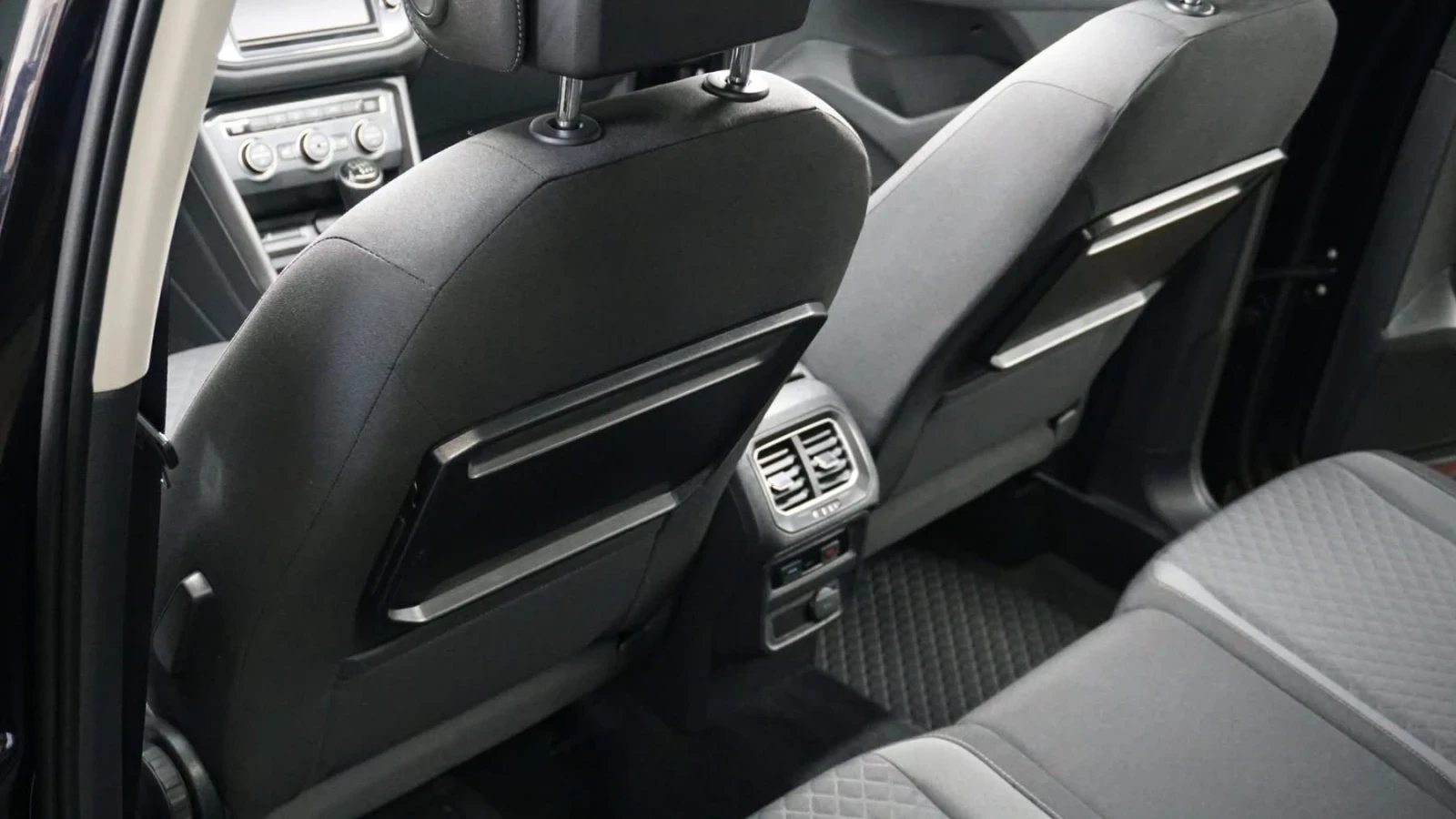 VW Tiguan 2.0 TDI, снимка 5 - Автомобили и джипове - 53708022