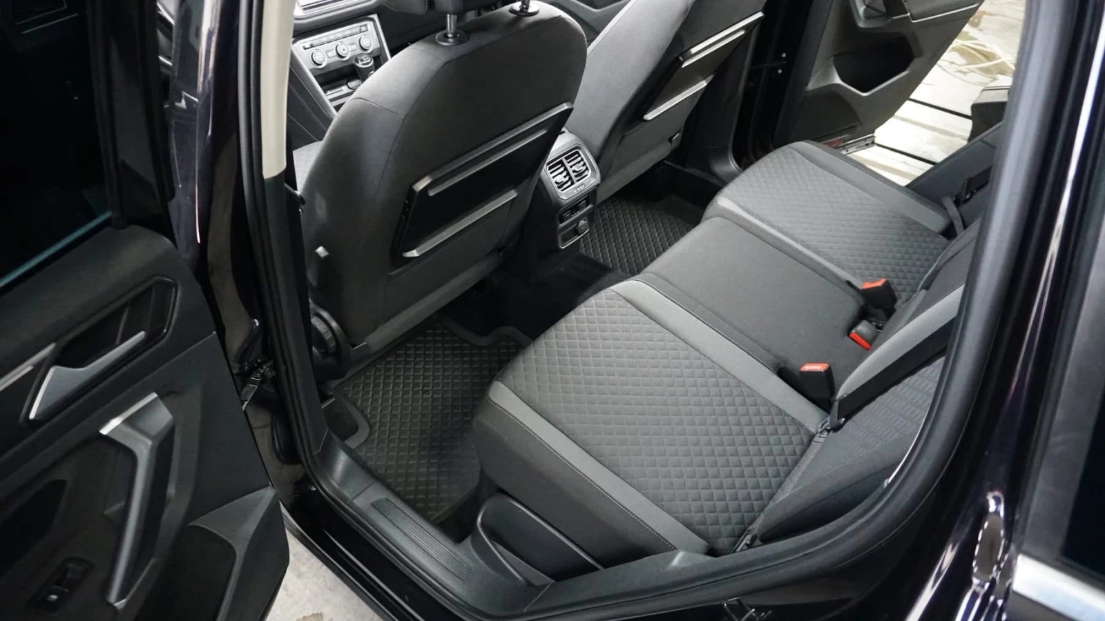 VW Tiguan 2.0 TDI, снимка 6 - Автомобили и джипове - 53708022