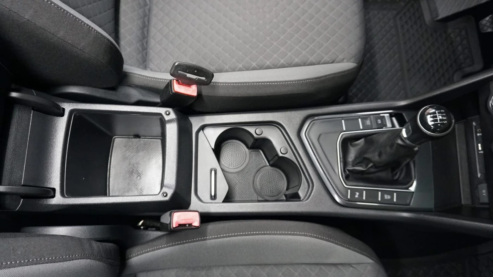 VW Tiguan 2.0 TDI, снимка 10 - Автомобили и джипове - 53708022