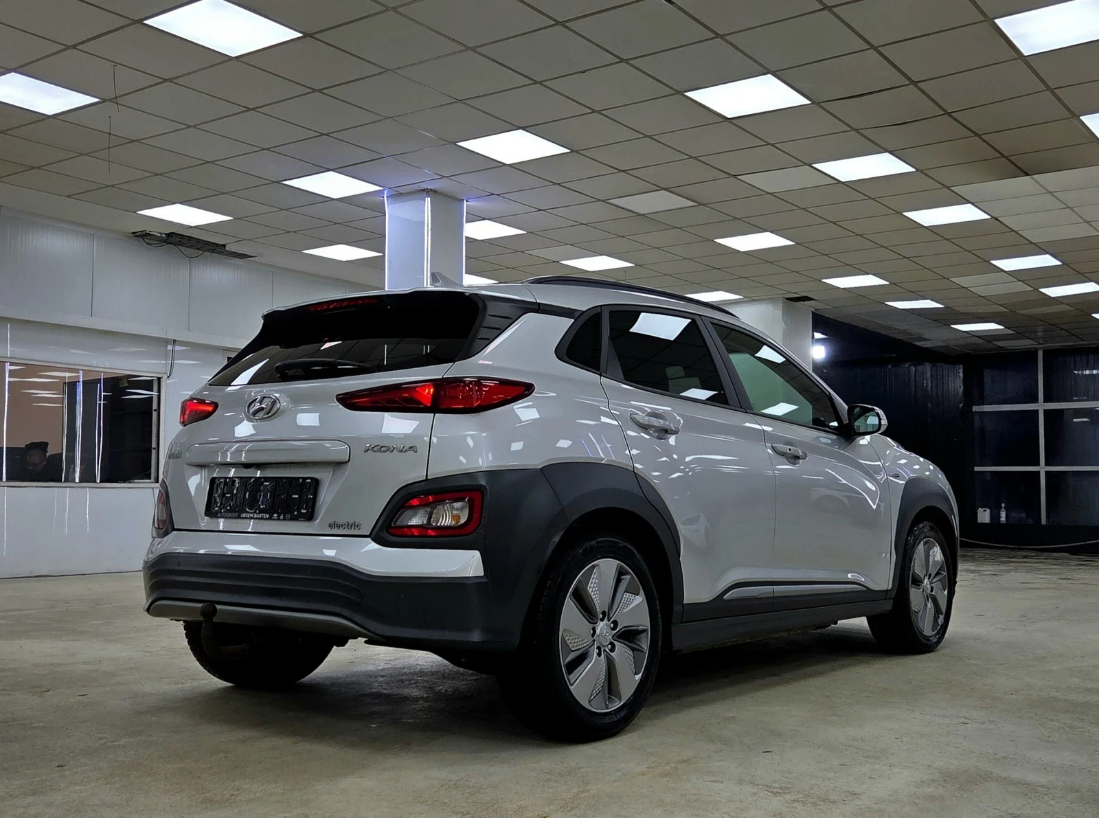 Hyundai Kona 64KWh/Premium/Blie Link/Шибидах, снимка 3 - Автомобили и джипове - 54035456