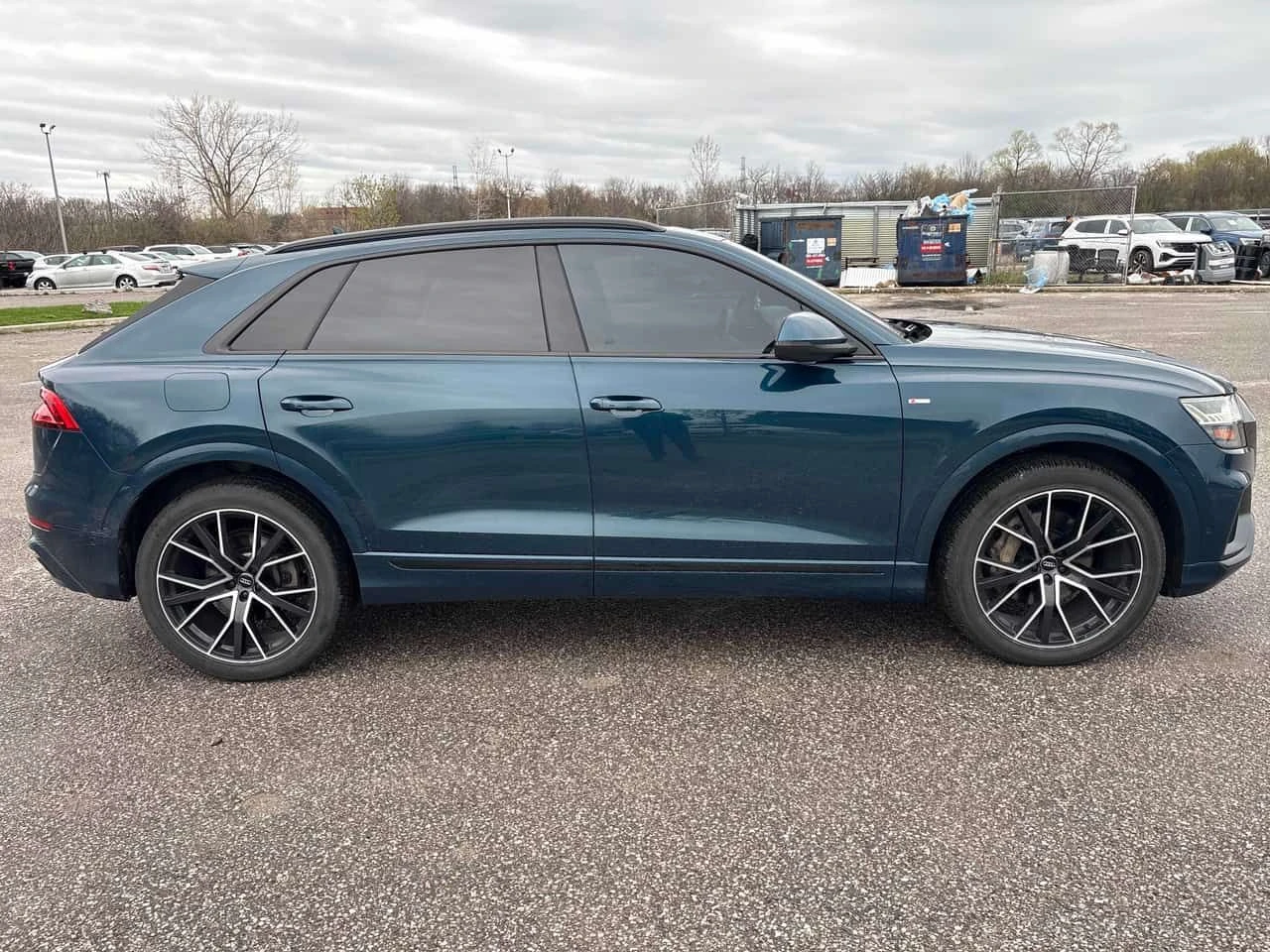 Audi Q8 Technik  CARFAX, снимка 3 - Автомобили и джипове - 54369708