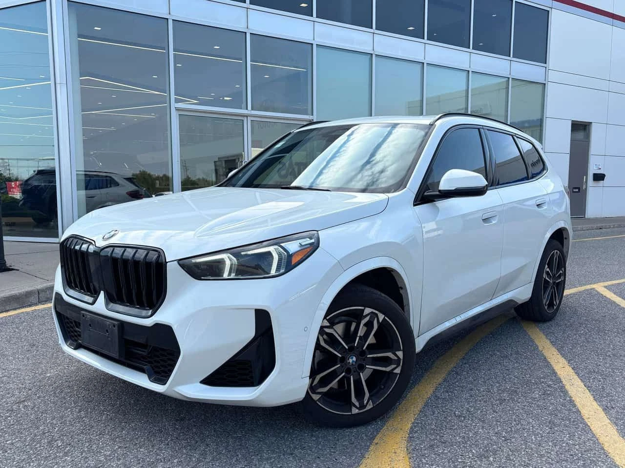 BMW X1 * xDrive28i Sports Activity Vehicle | Sunroof * CA, снимка 2 - Автомобили и джипове - 54886102