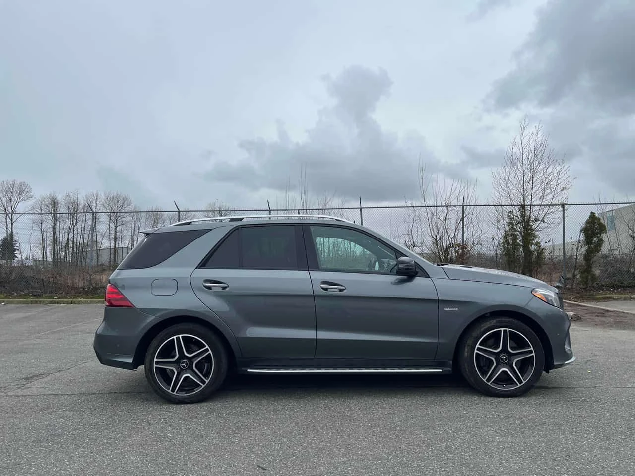 Mercedes-Benz GLE AMG 43 / 360 / DISTRONIC / Harman Kardon , снимка 3 - Автомобили и джипове - 54964099
