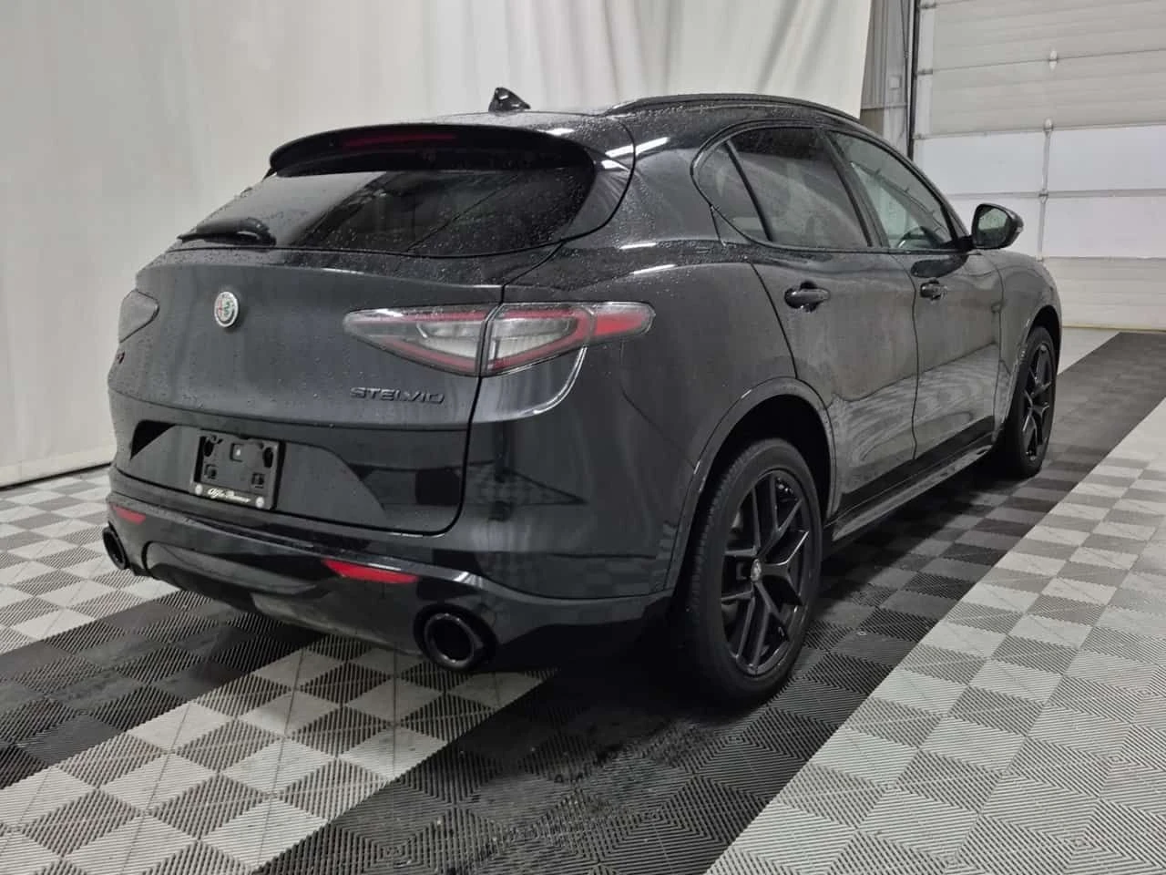 Alfa Romeo Stelvio * TI SPORT * АВТОКРЕДИТ БЕЗ ПЪРВОНАЧАЛНА ВНОСКА* , снимка 3 - Автомобили и джипове - 55127878