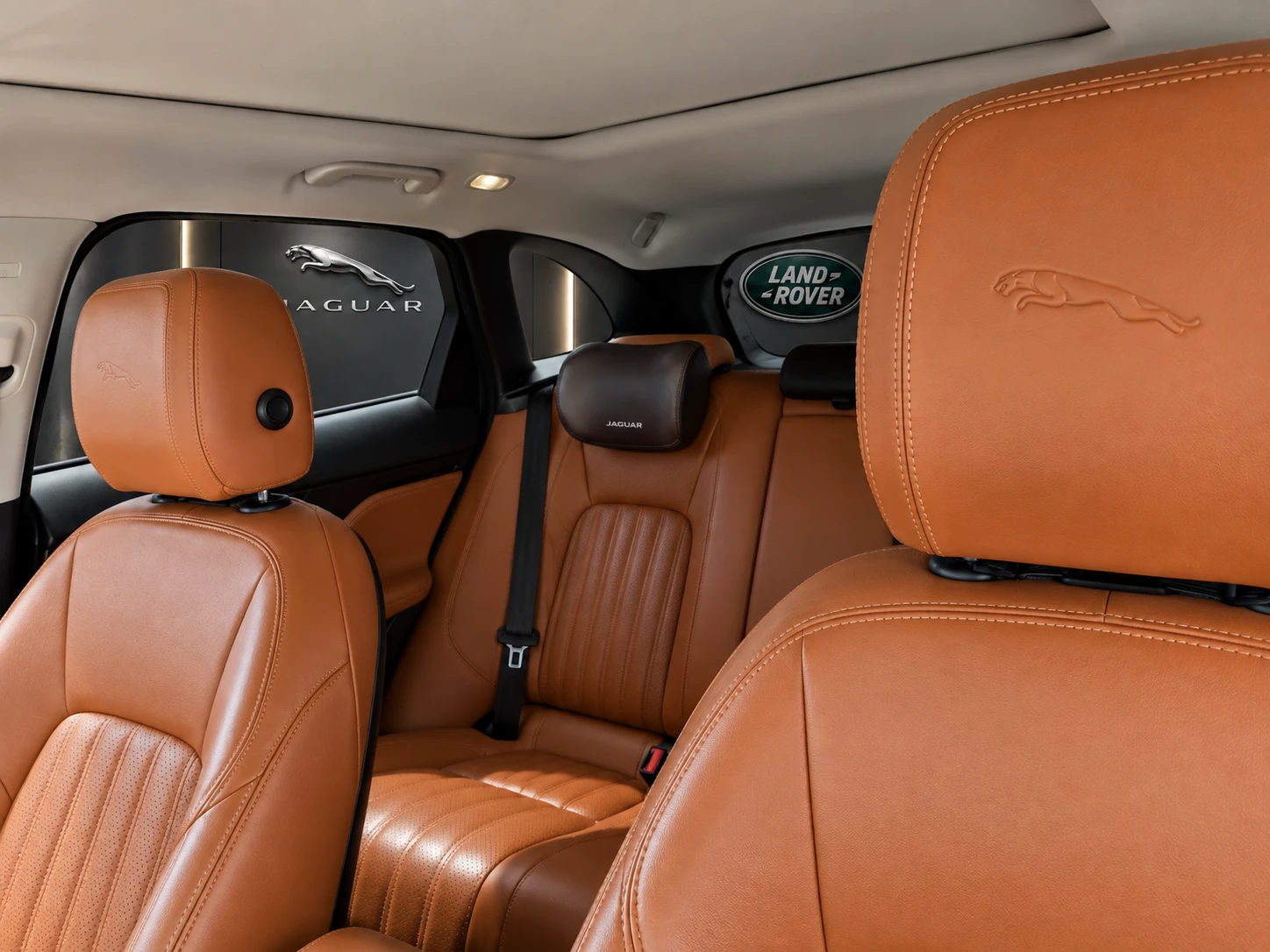 Jaguar F-PACE 3.0d, ACC, Carplay/Android Auto, снимка 14 - Автомобили и джипове - 55970446