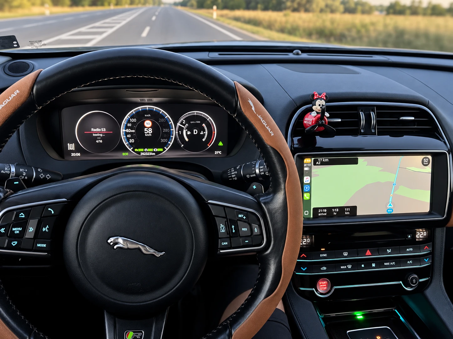 Jaguar F-PACE 3.0d, ACC, Carplay/Android Auto, снимка 15 - Автомобили и джипове - 55970446