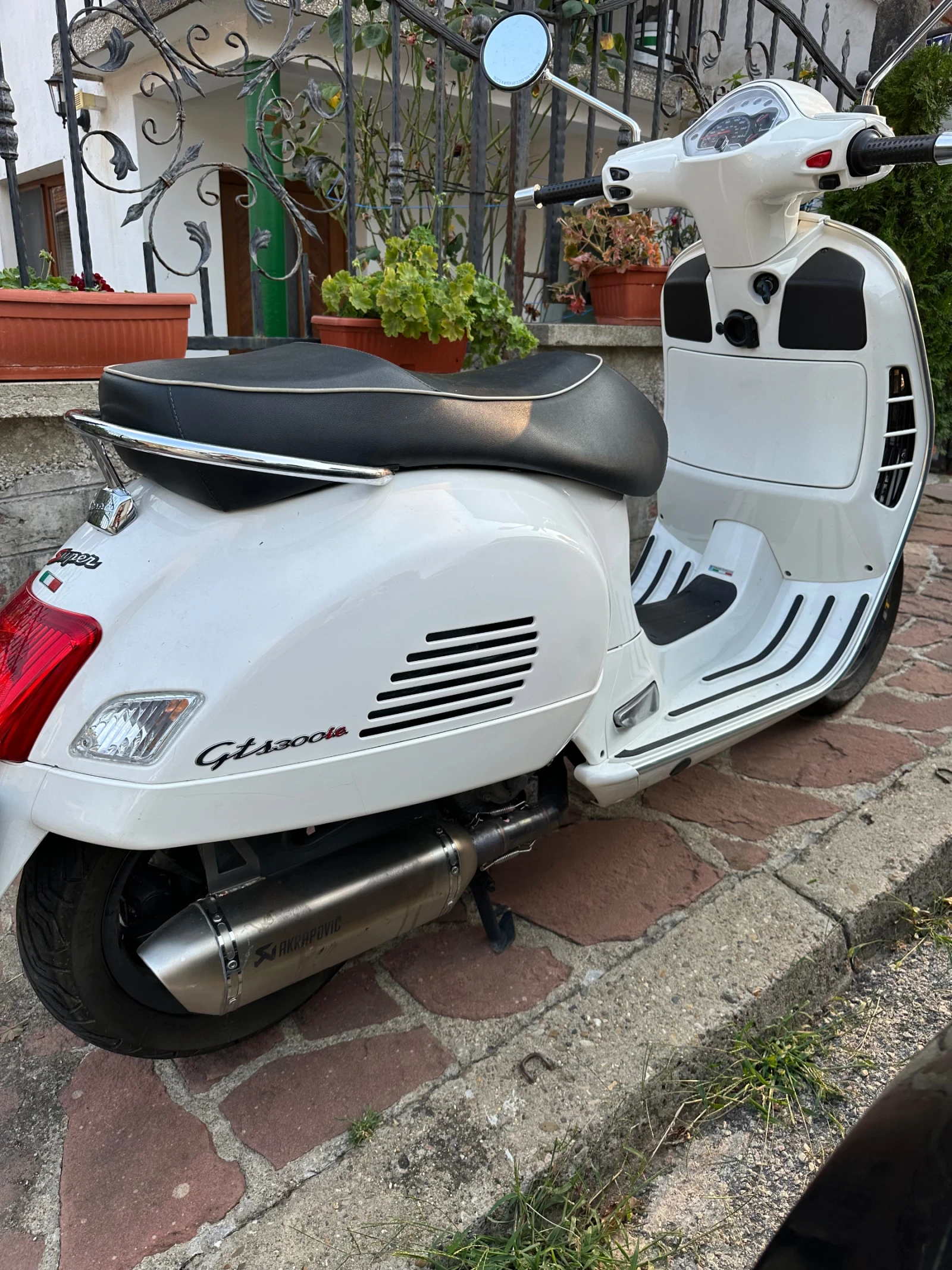 Vespa 300, снимка 5 - Мотоциклети и мототехника - 55709346
