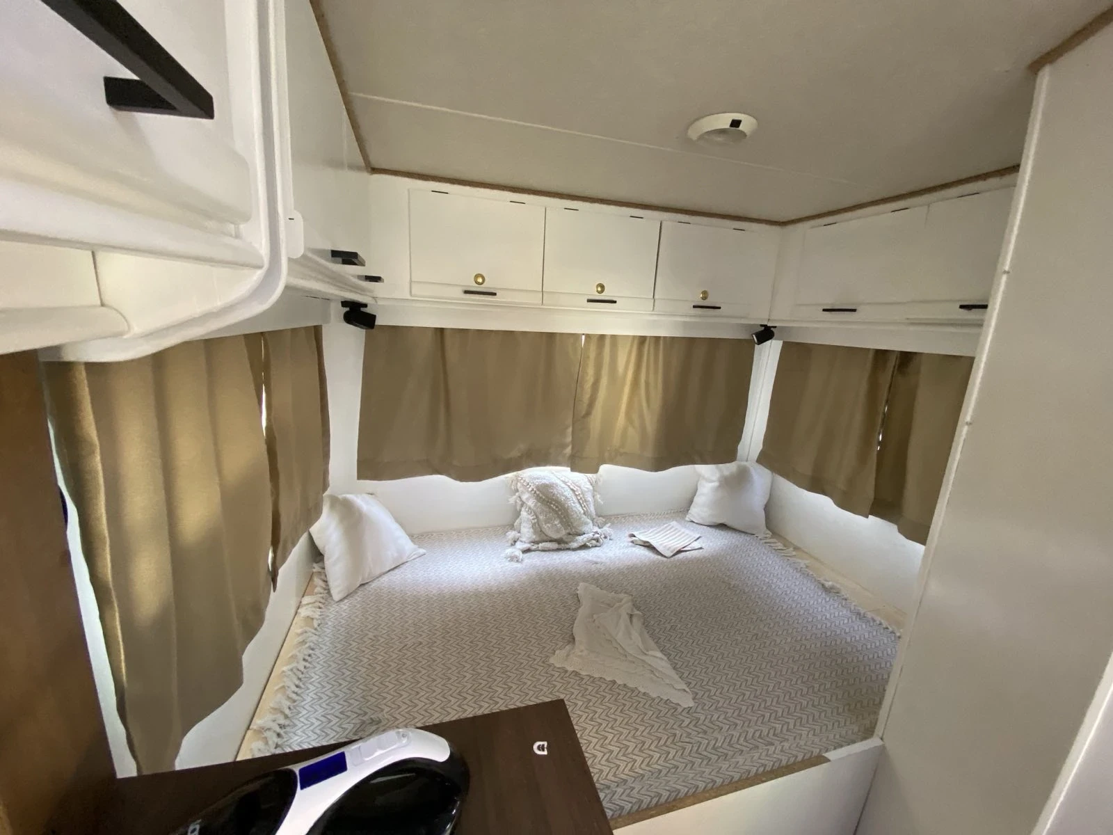 Кемпер Ford Transit 2.5 turbo disel, снимка 2 - Каравани и кемпери - 54201765