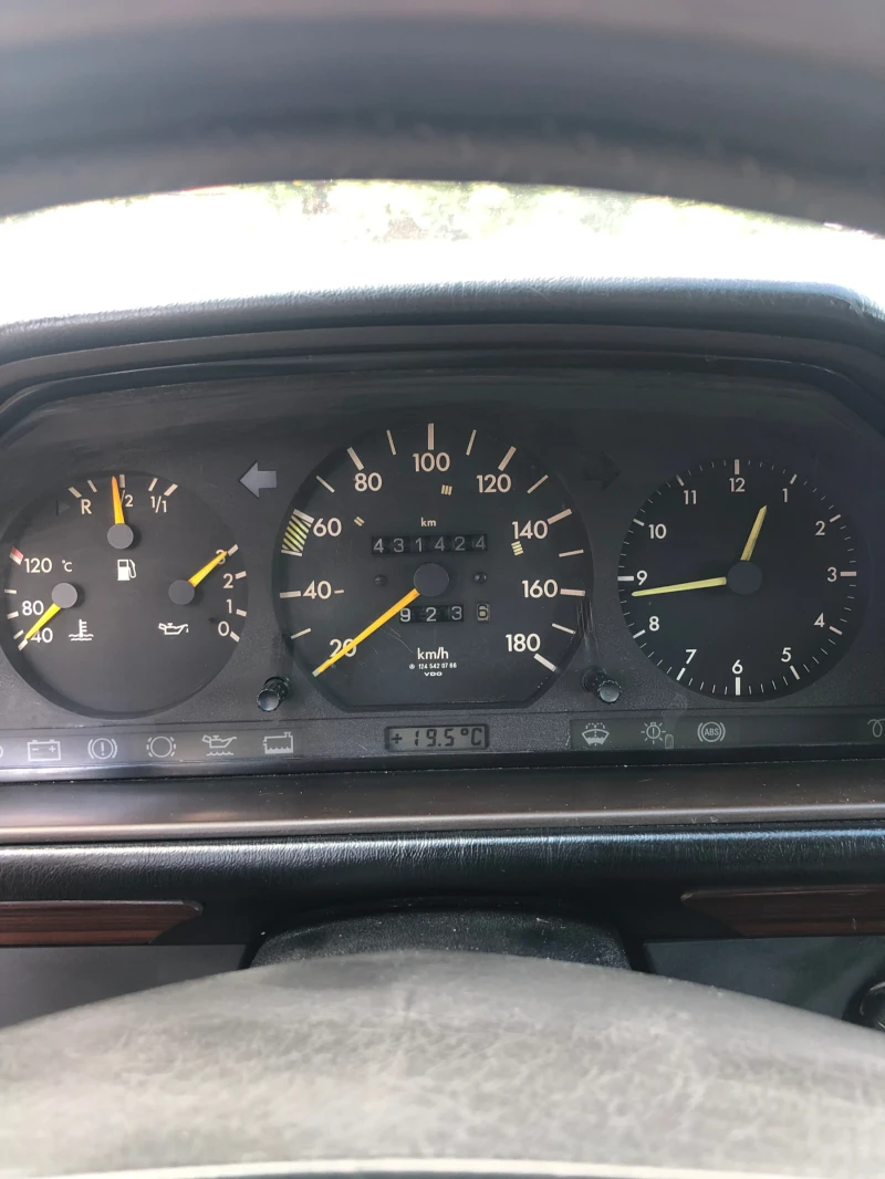 Mercedes-Benz 124 2.0 d, снимка 11 - Автомобили и джипове - 51728003