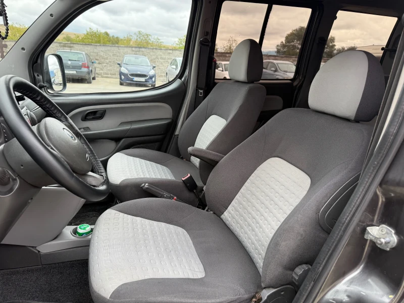 Fiat Doblo 1.3mJet * РЕГИСТРИРАН * ОБСЛУЖЕН * 5 ВРАТИ * , снимка 9 - Автомобили и джипове - 51954105