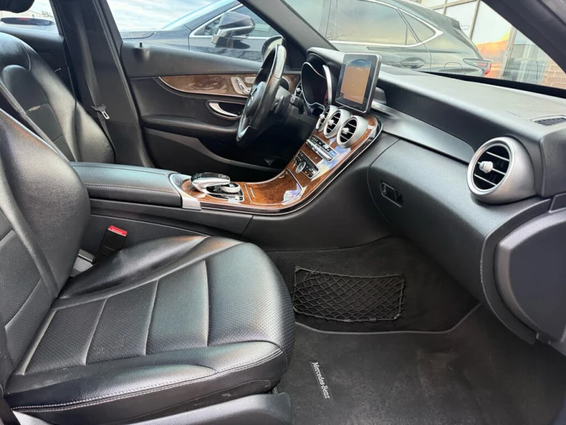 Mercedes-Benz C 300 4MATIC* АвтоКредит* (ЦЕНА ДО БГ), снимка 15 - Автомобили и джипове - 53182864