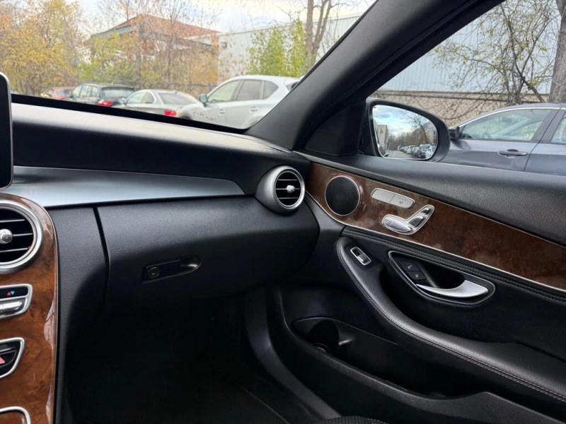 Mercedes-Benz C 300 4MATIC* АвтоКредит* (ЦЕНА ДО БГ), снимка 14 - Автомобили и джипове - 53182864