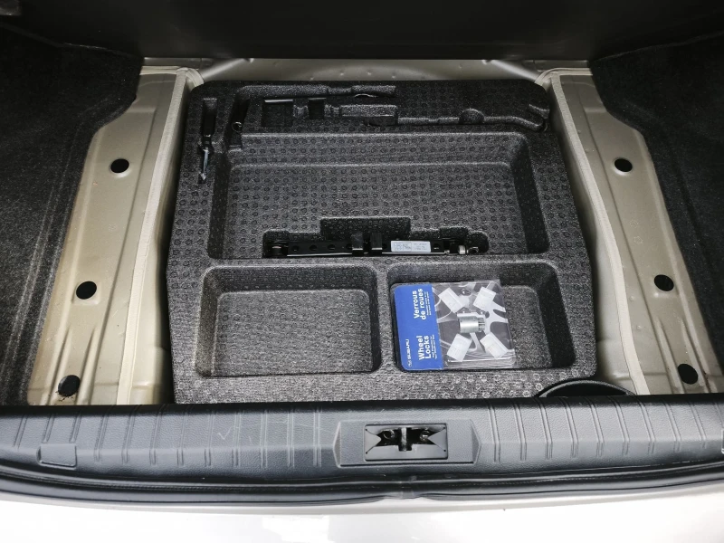 Subaru Legacy Sedan Limited, снимка 10 - Автомобили и джипове - 53507601