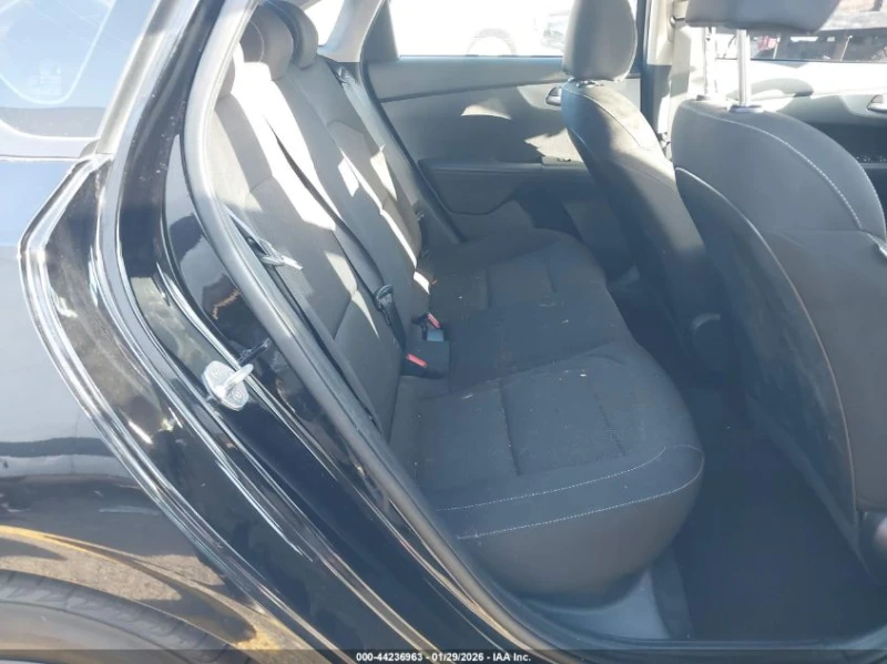 Kia Forte 2l Fe, снимка 8 - Автомобили и джипове - 53518409