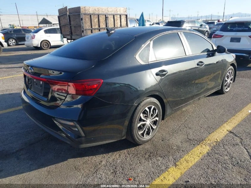 Kia Forte 2l Fe, снимка 4 - Автомобили и джипове - 53518409