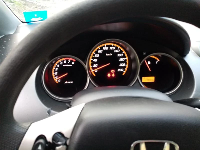 Honda Jazz 1.3, снимка 7 - Автомобили и джипове - 33160535