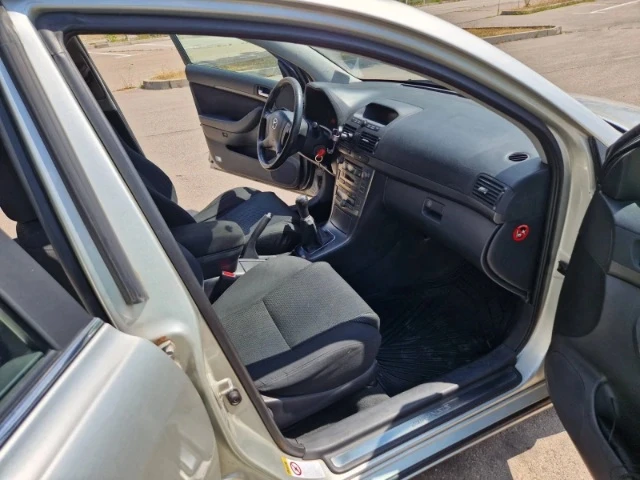Toyota Avensis 2.0. 116hp, снимка 4 - Автомобили и джипове - 54487441
