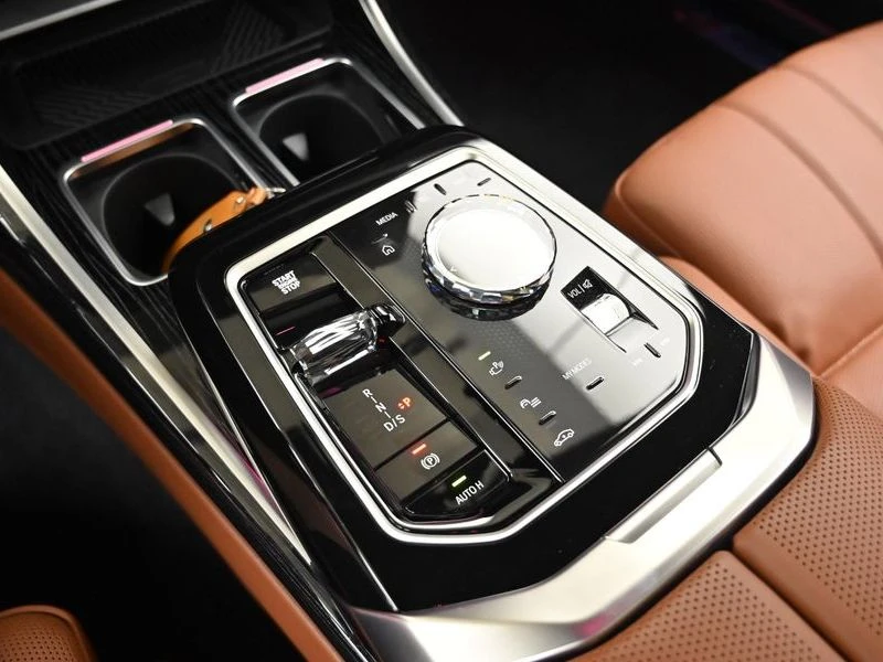 BMW 740 740I xDrive M Sports Limited, снимка 9 - Автомобили и джипове - 55959527