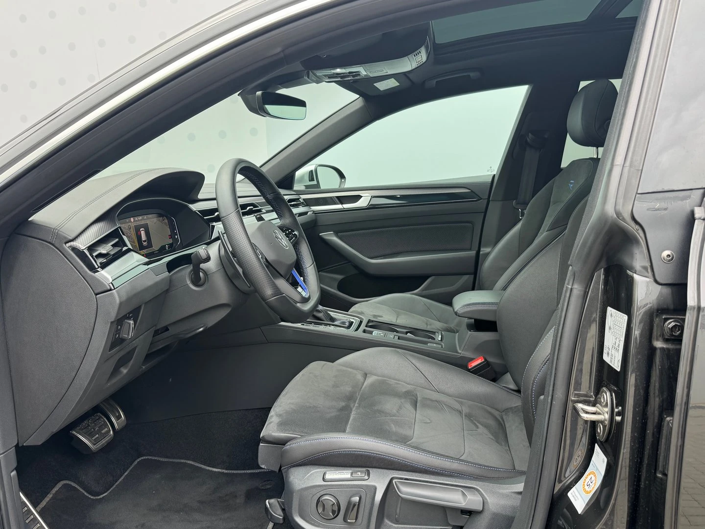 VW Arteon R 2.0 TSI OPF 4MOTION - изображение 10