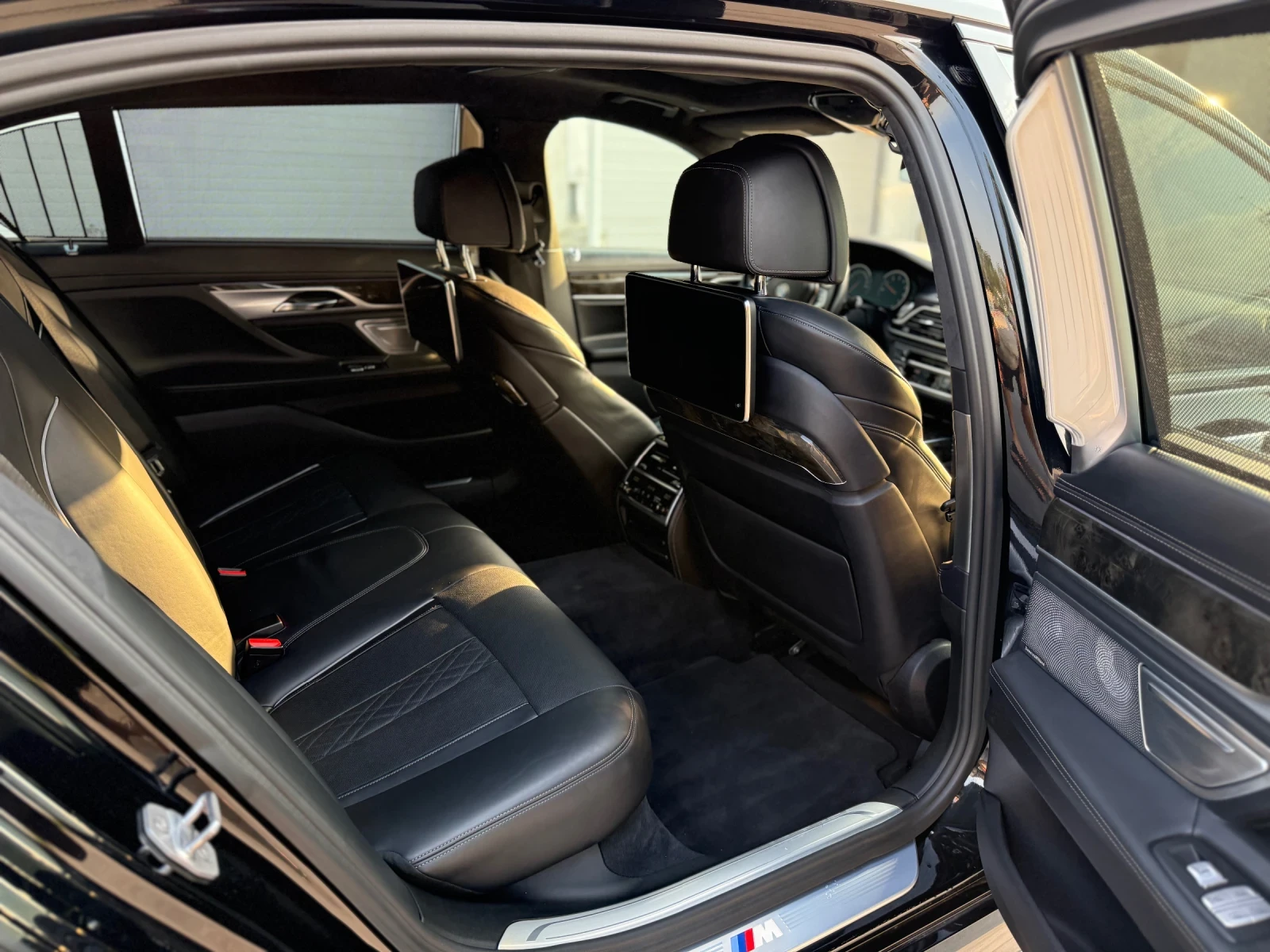 BMW 750  - изображение 6