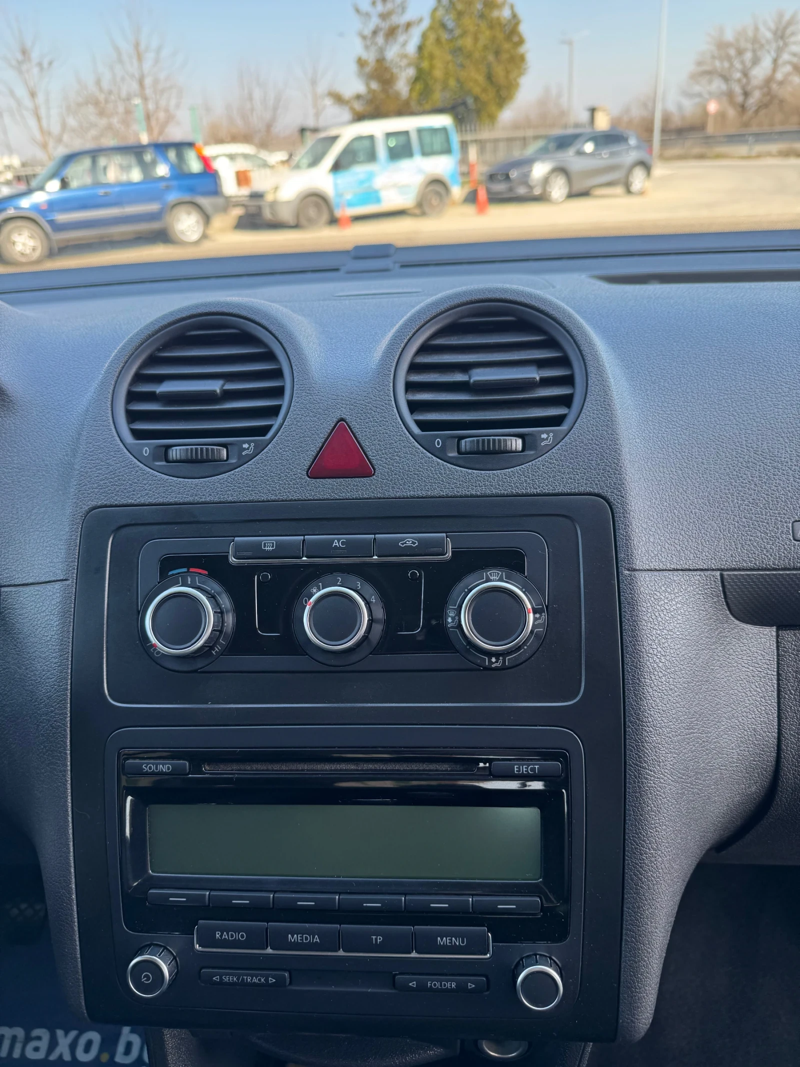 VW Caddy 1.6 BLUEMOTION, снимка 14 - Автомобили и джипове - 53844400