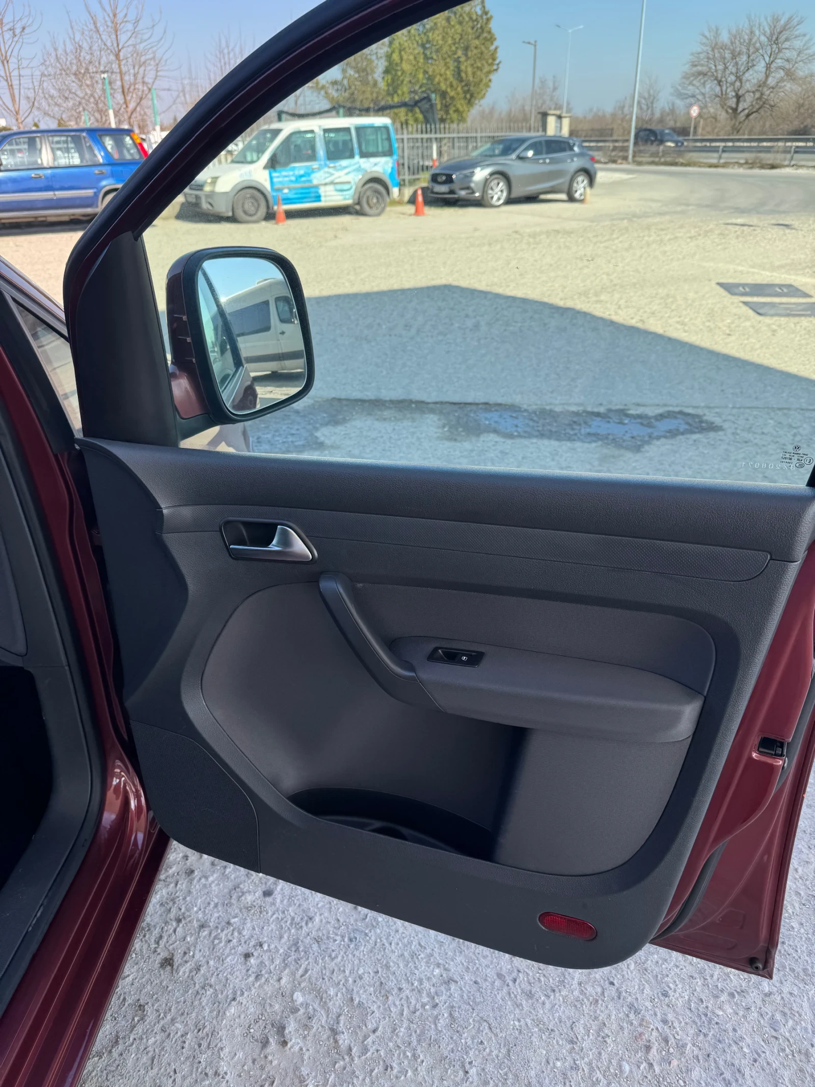 VW Caddy 1.6 BLUEMOTION, снимка 15 - Автомобили и джипове - 53844400