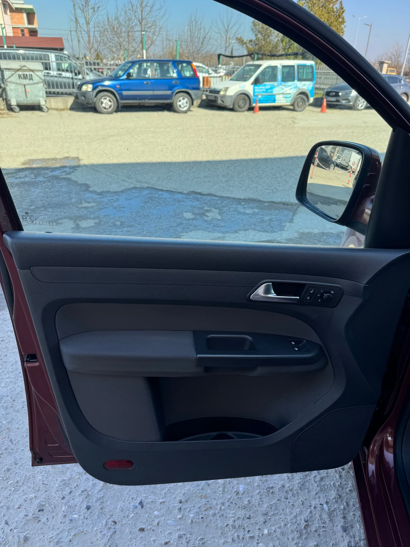 VW Caddy 1.6 BLUEMOTION, снимка 9 - Автомобили и джипове - 53844400