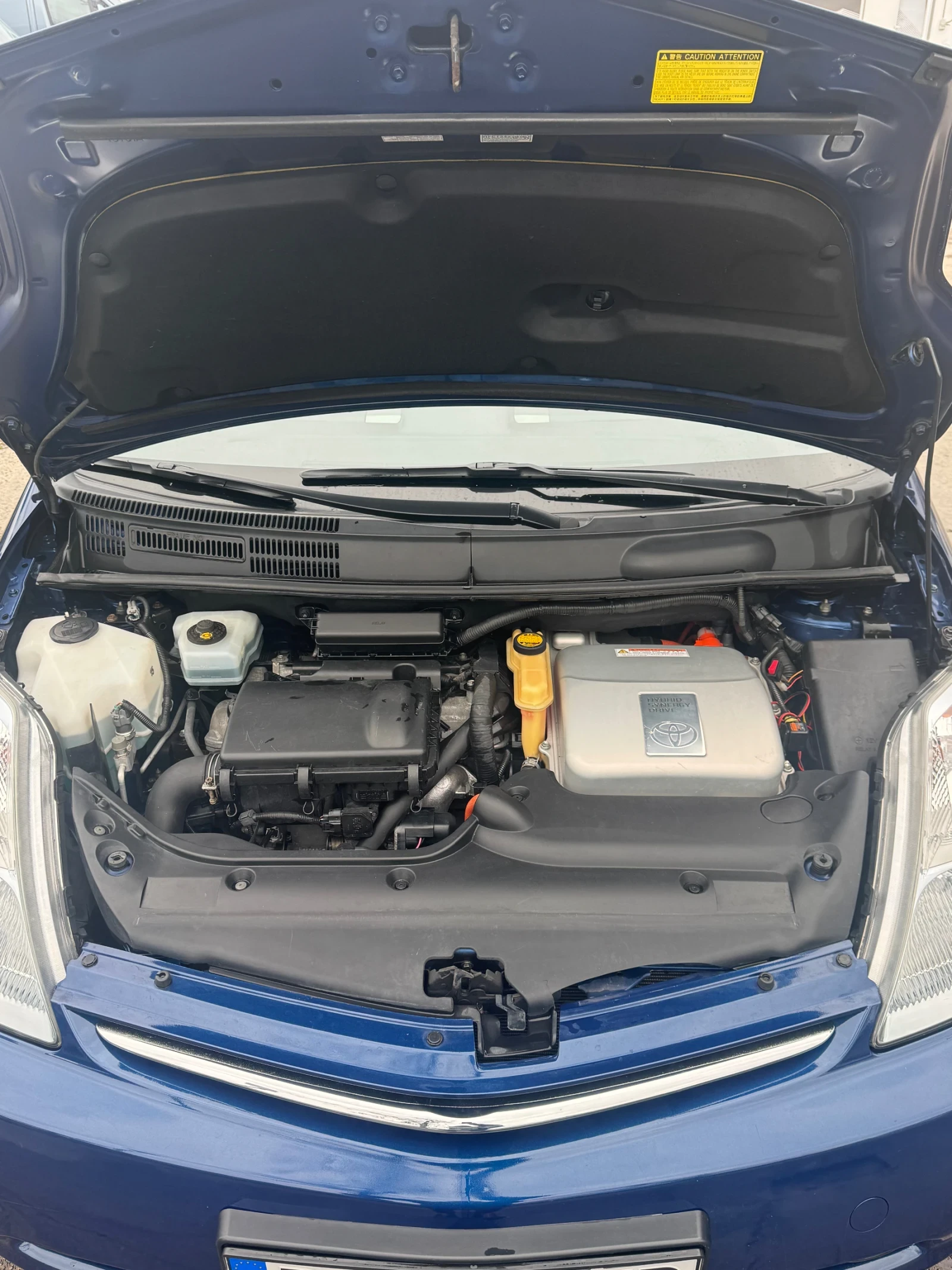 Toyota Prius 1, 5 Hybrid-automatic , снимка 13 - Автомобили и джипове - 53913090