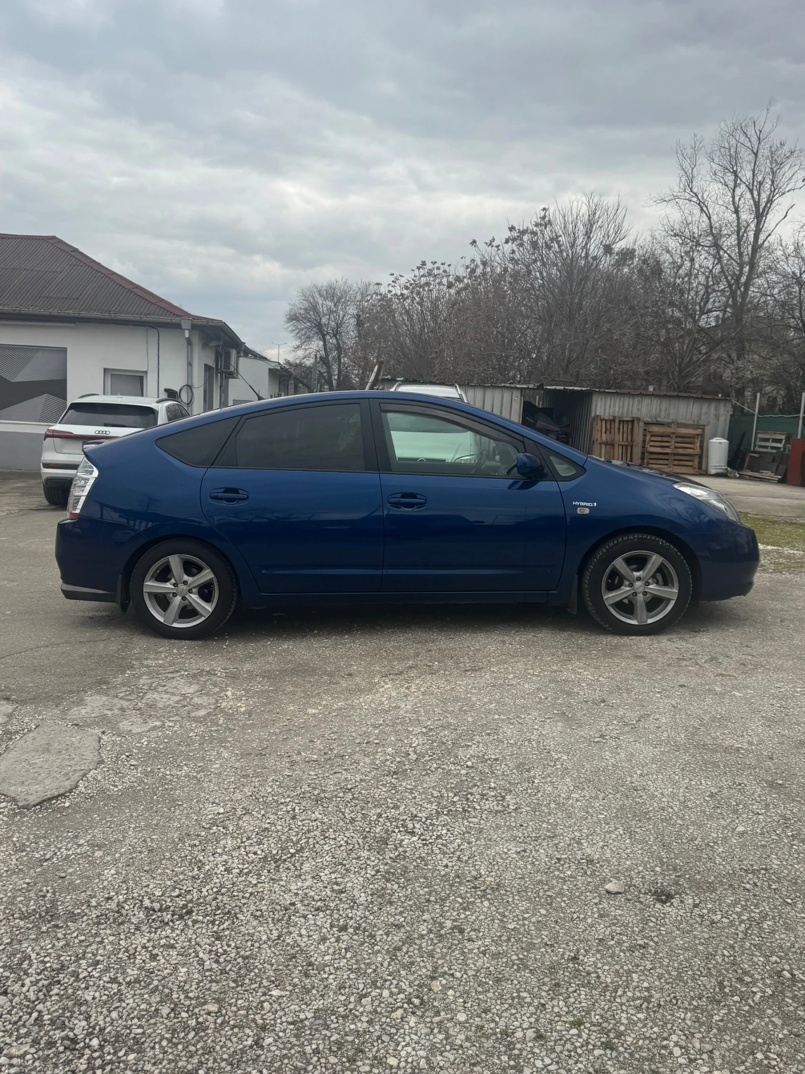 Toyota Prius 1, 5 Hybrid-automatic , снимка 4 - Автомобили и джипове - 53913090