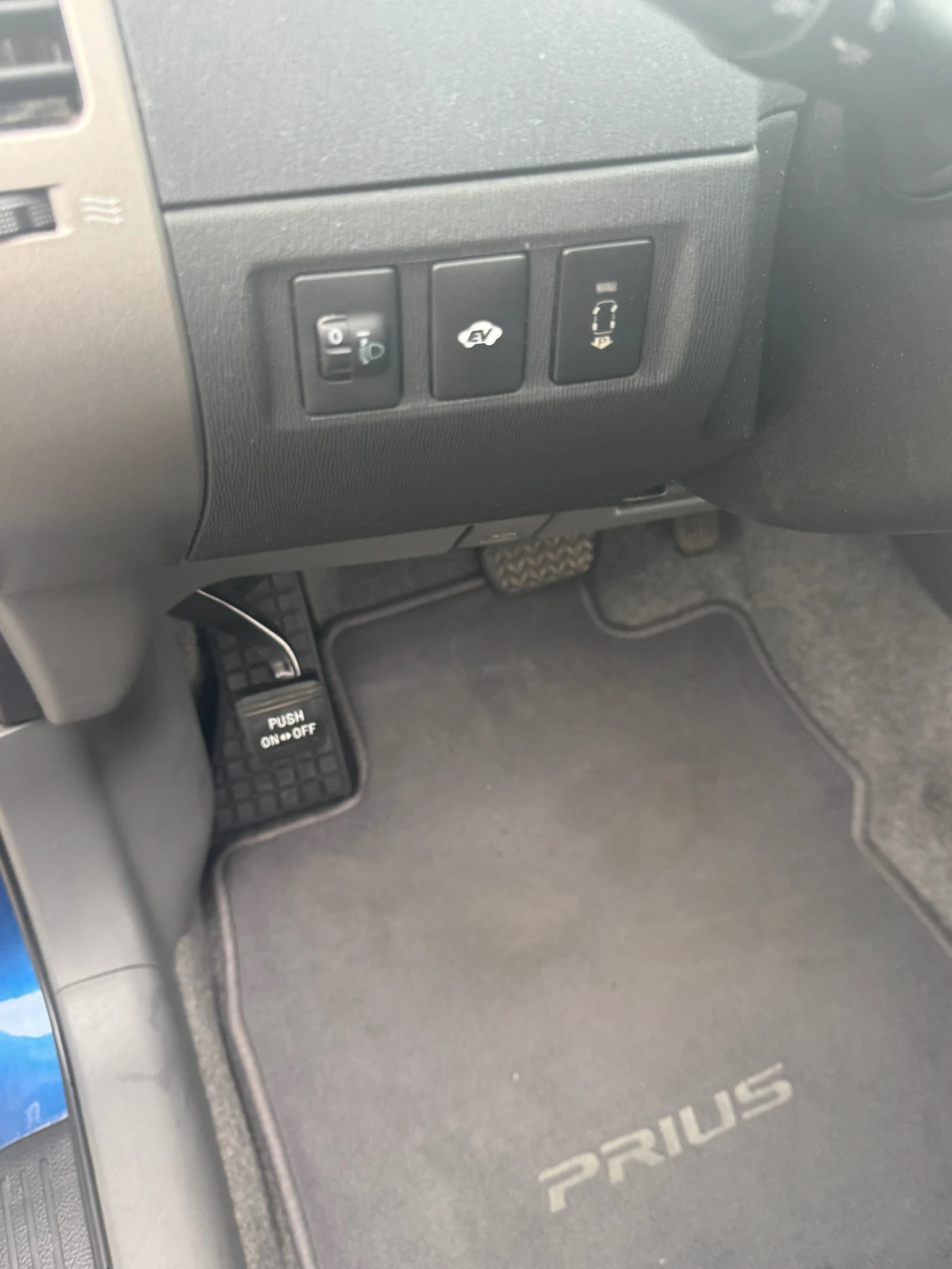 Toyota Prius 1, 5 Hybrid-automatic , снимка 11 - Автомобили и джипове - 53913090