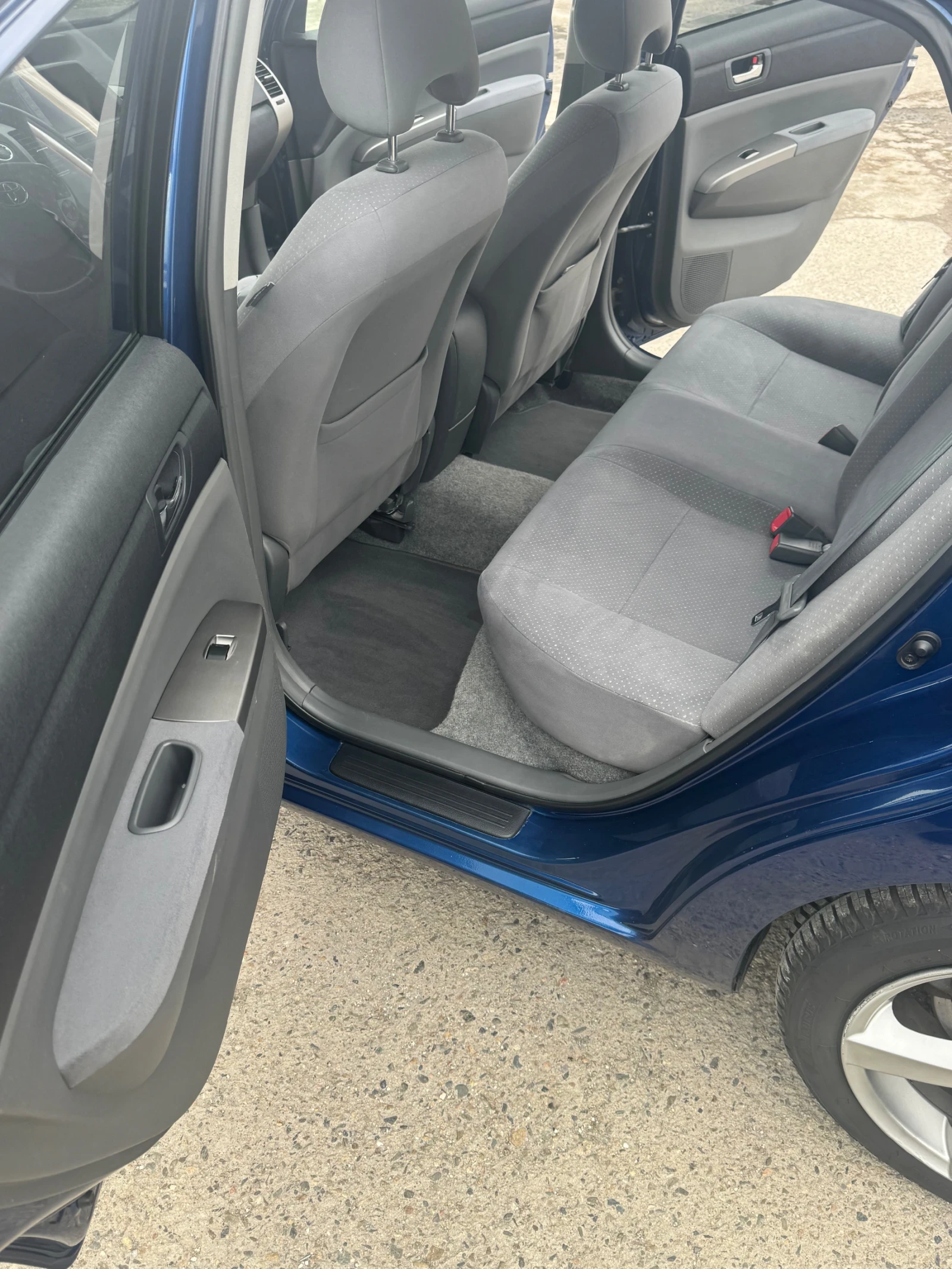 Toyota Prius 1, 5 Hybrid-automatic , снимка 12 - Автомобили и джипове - 53913090