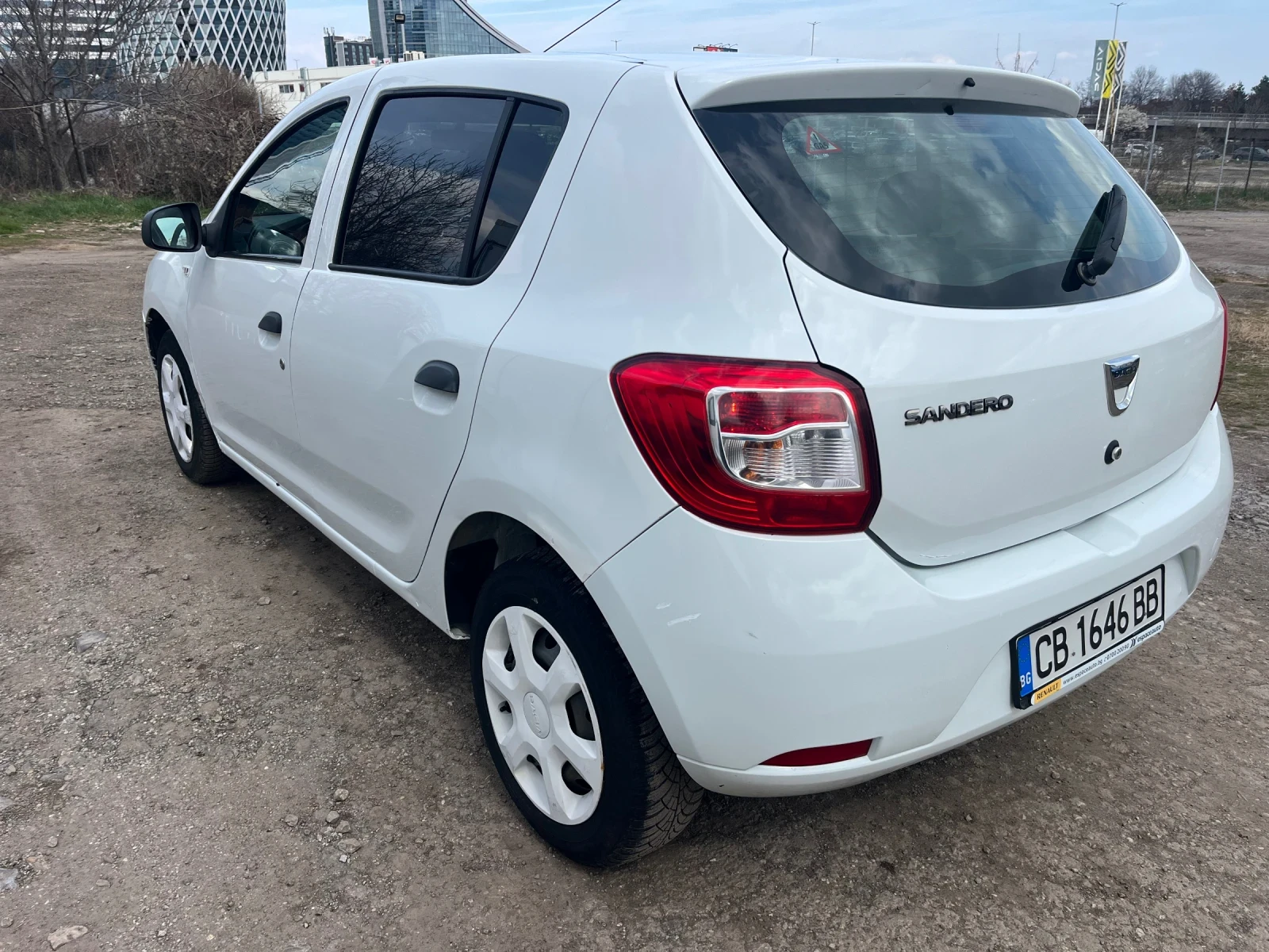 Dacia Sandero 1.2 Бензин Газ с ДДС N1, снимка 2 - Автомобили и джипове - 53999551