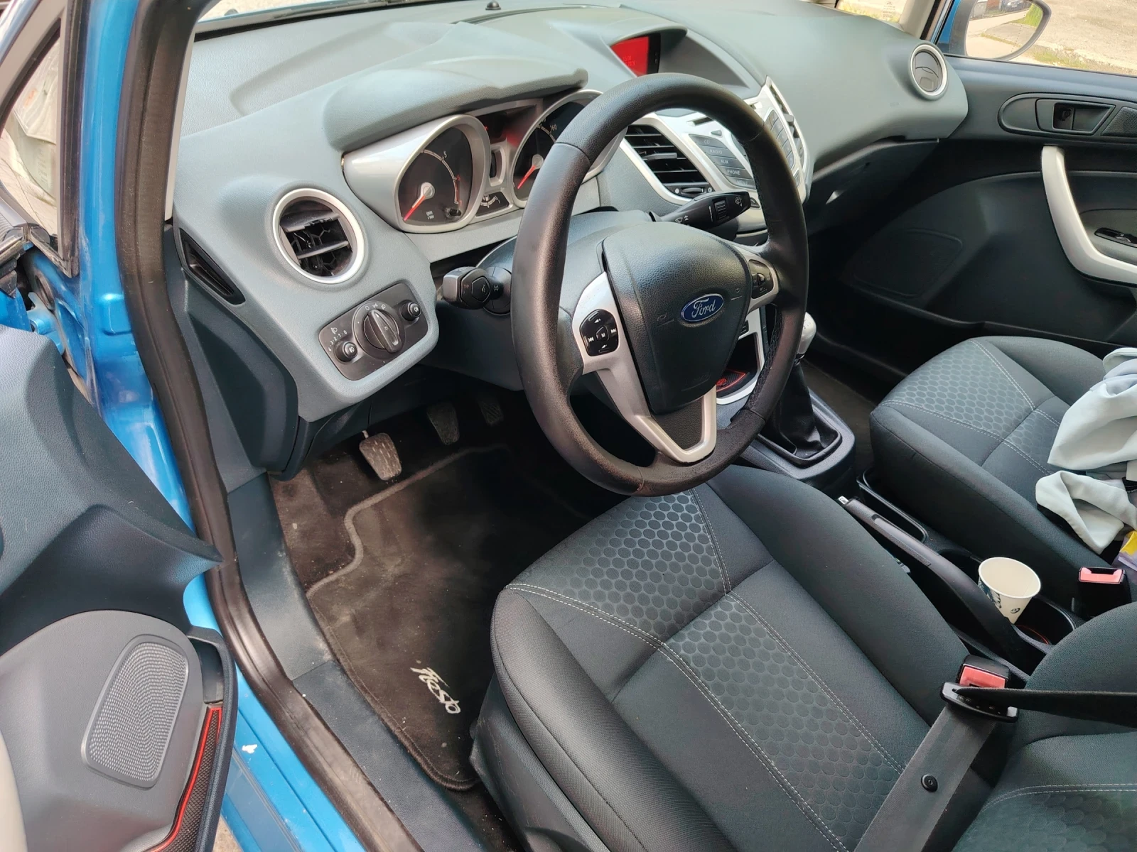 Ford Fiesta 1.6i, снимка 9 - Автомобили и джипове - 54259939