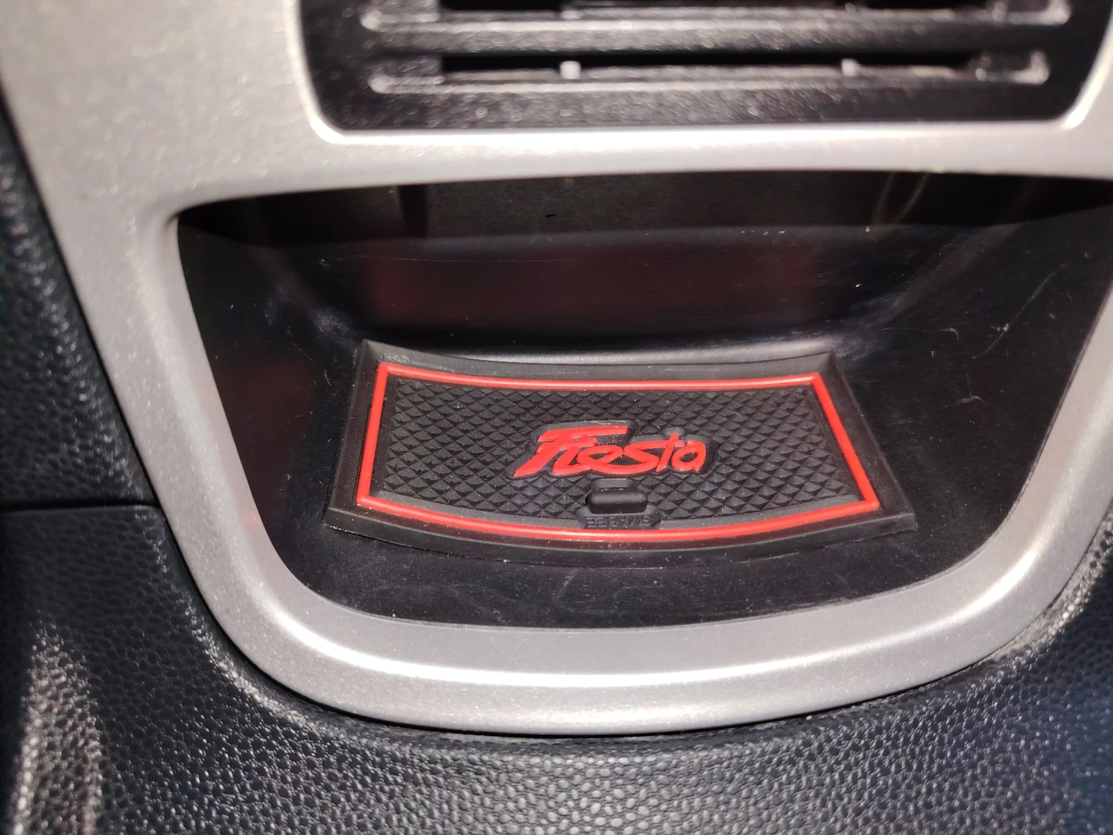 Ford Fiesta 1.6i, снимка 6 - Автомобили и джипове - 54259939