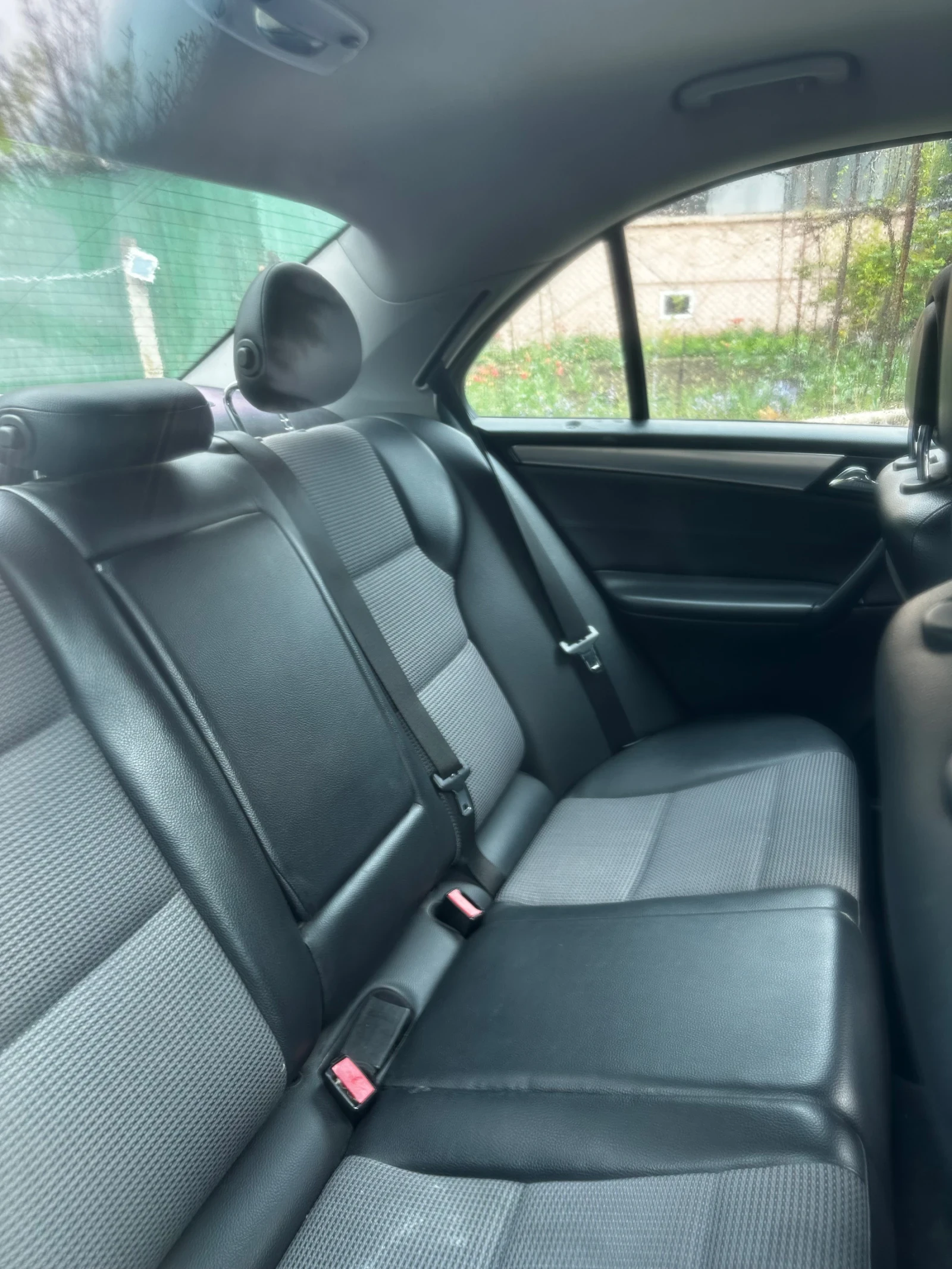 Mercedes-Benz C 220, снимка 12 - Автомобили и джипове - 54336345