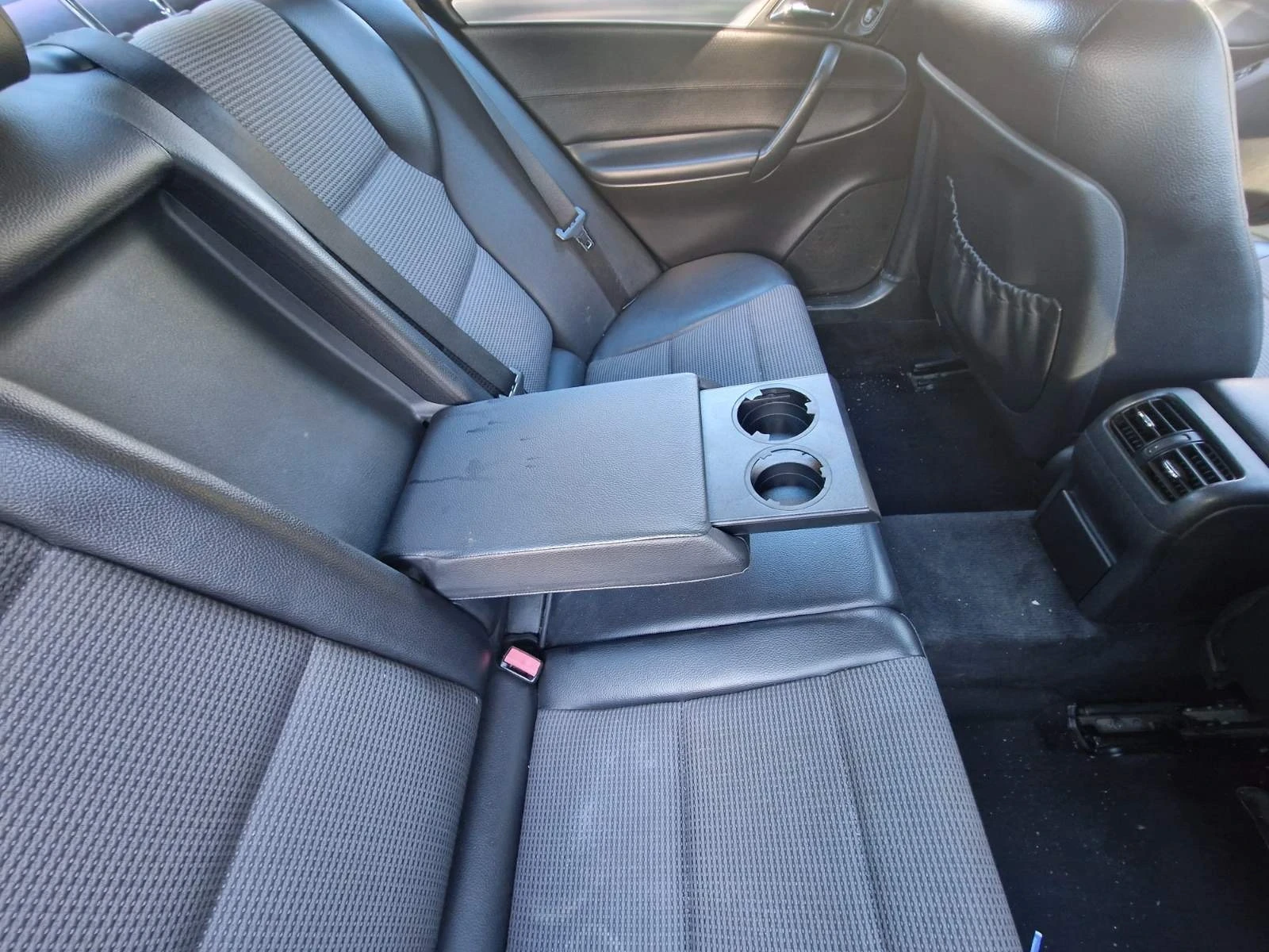 Mercedes-Benz C 220, снимка 13 - Автомобили и джипове - 54336345
