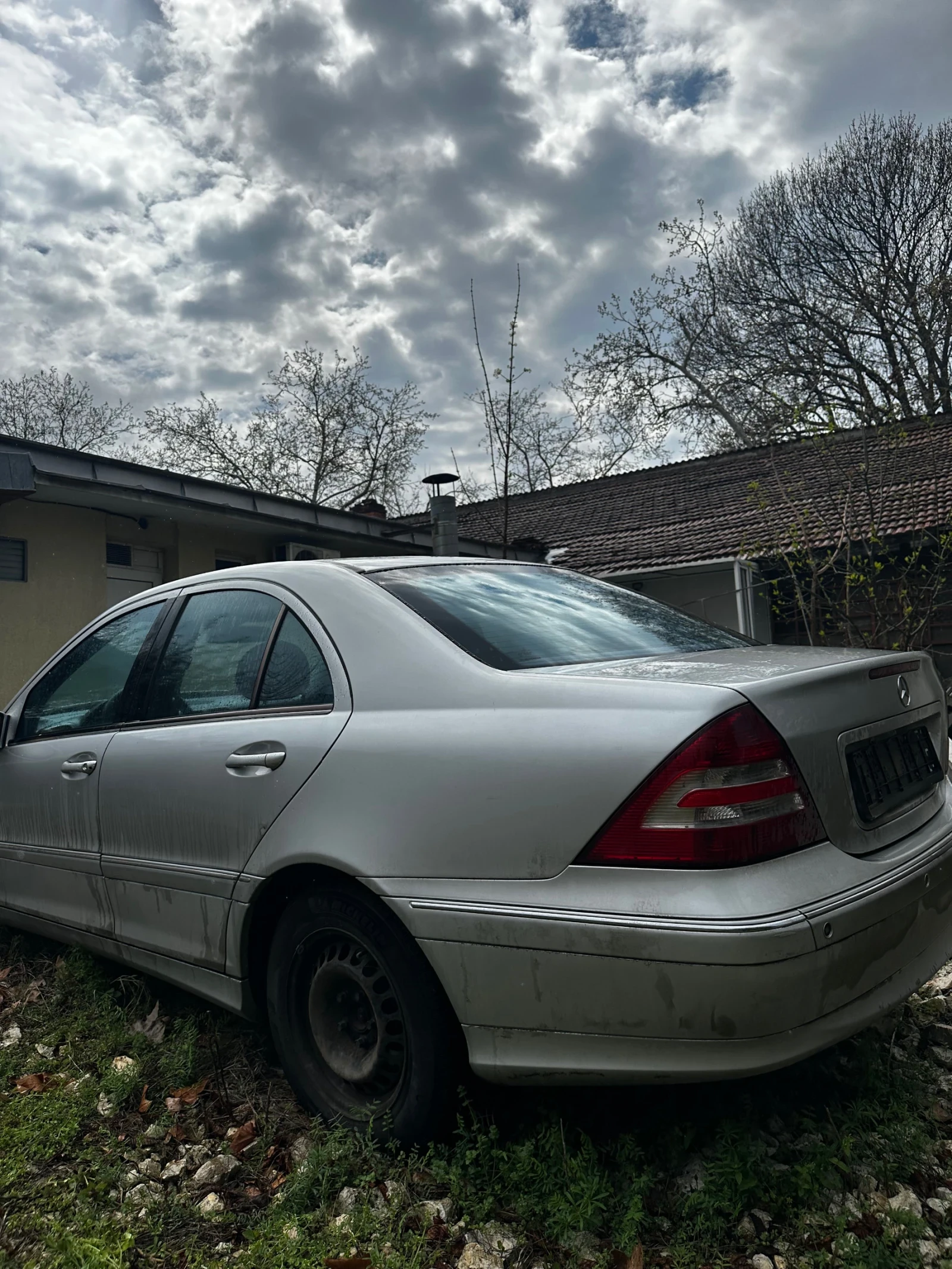 Mercedes-Benz C 220, снимка 4 - Автомобили и джипове - 54336345