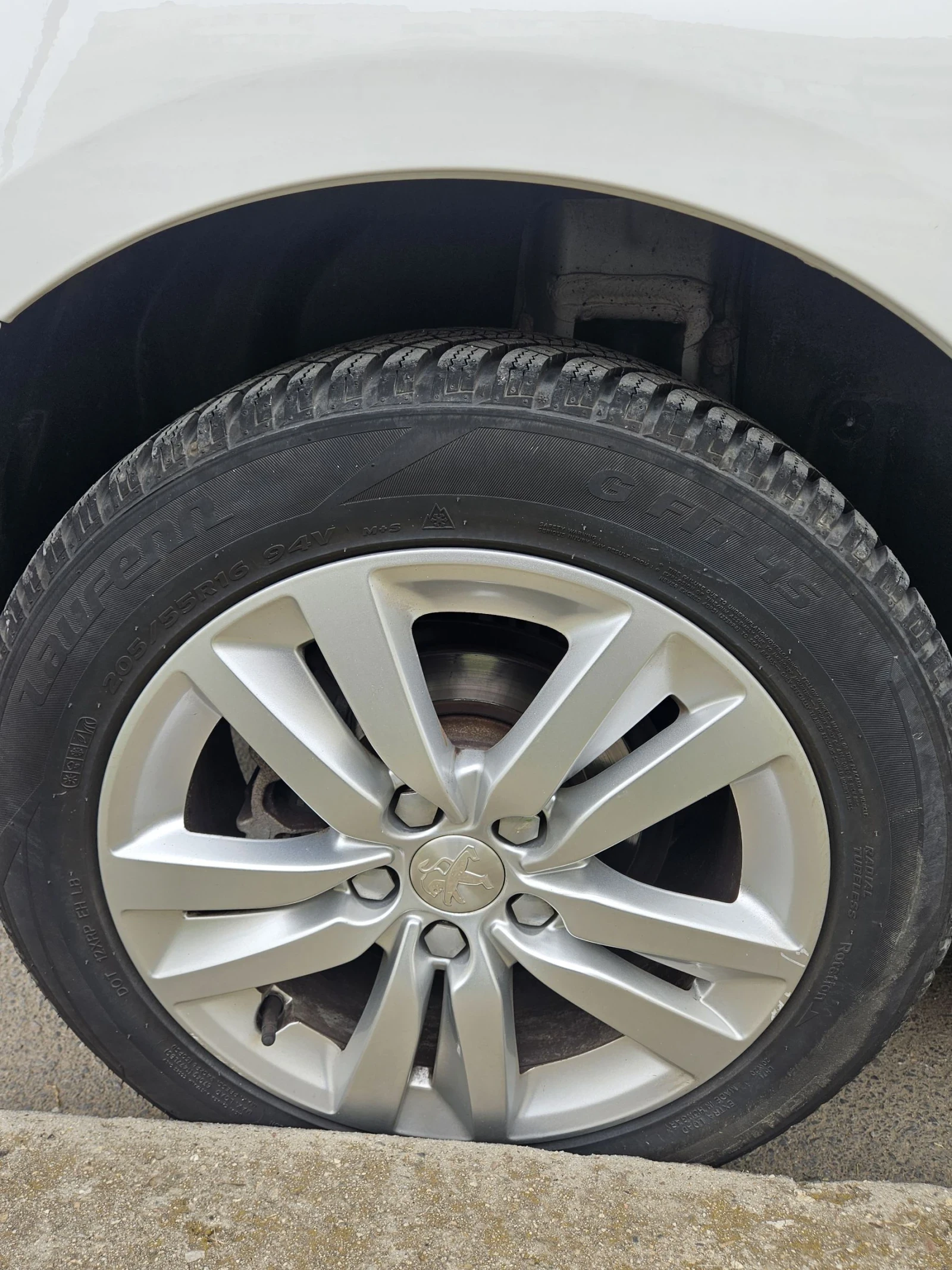 Peugeot 308 1.6 HDI, снимка 13 - Автомобили и джипове - 54465816