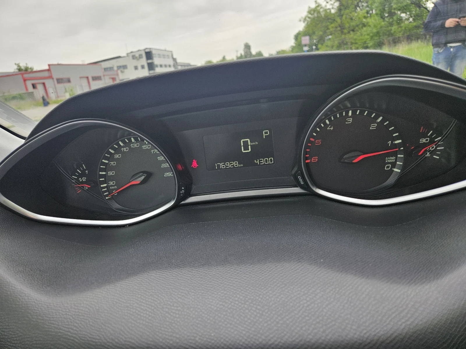 Peugeot 308 1.6 HDI, снимка 11 - Автомобили и джипове - 54465816