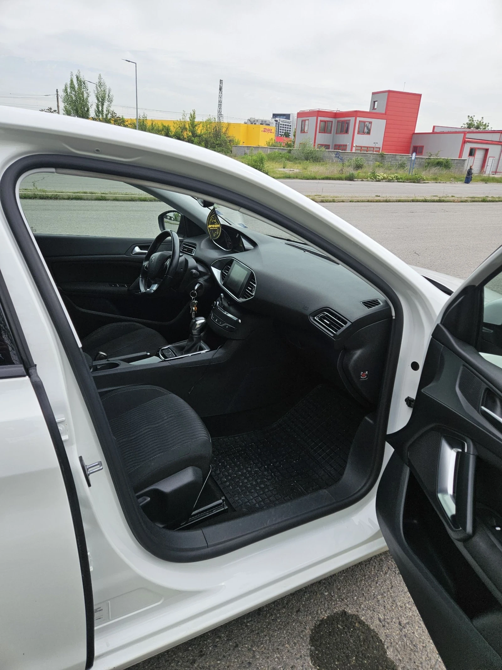 Peugeot 308 1.6 HDI, снимка 8 - Автомобили и джипове - 54465816