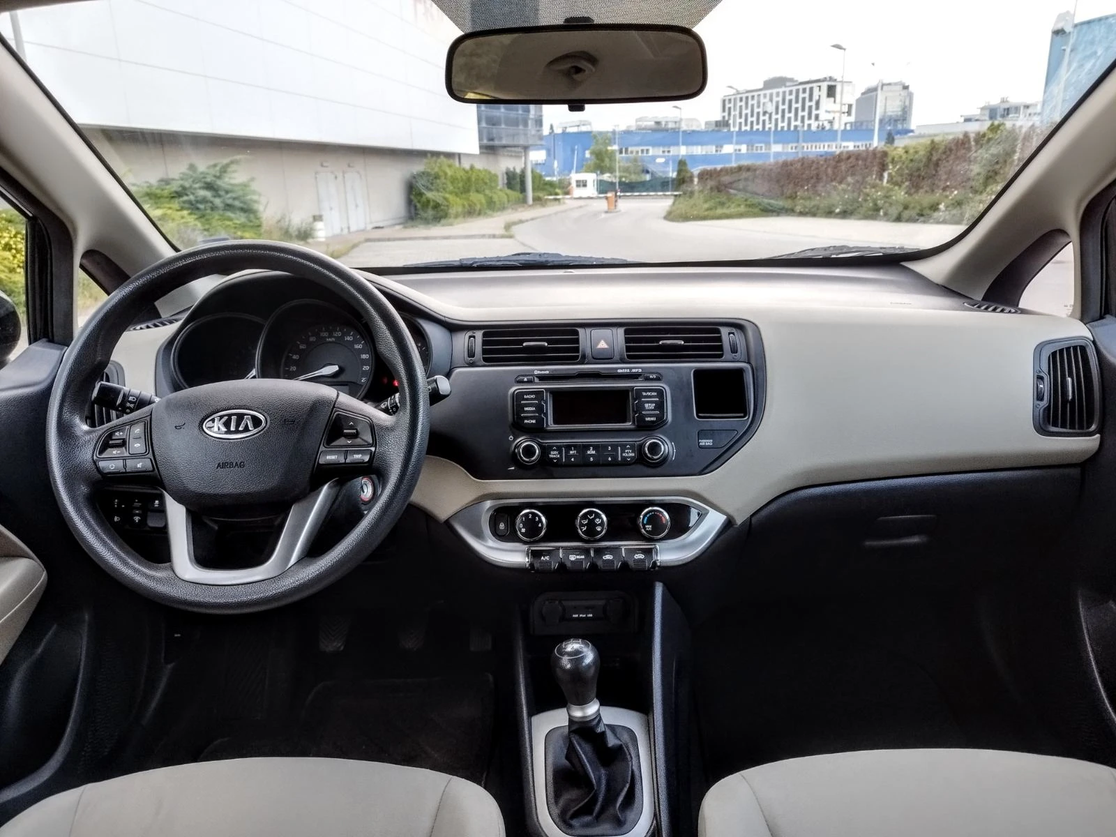 Kia Rio 1.25 | 85 к.с.| ДВУЦВЕТЕН САЛОН | , снимка 13 - Автомобили и джипове - 54744584