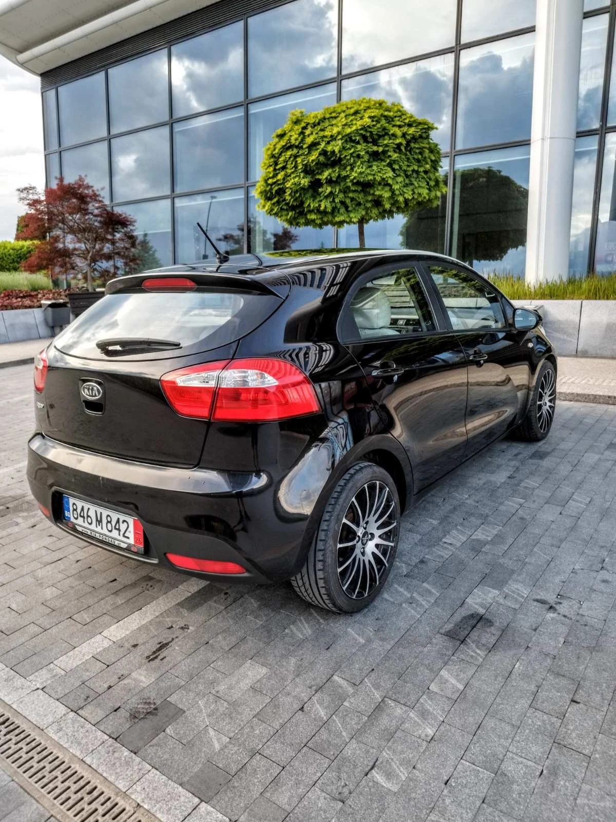 Kia Rio 1.25 | 85 к.с.| ДВУЦВЕТЕН САЛОН | , снимка 8 - Автомобили и джипове - 54744584