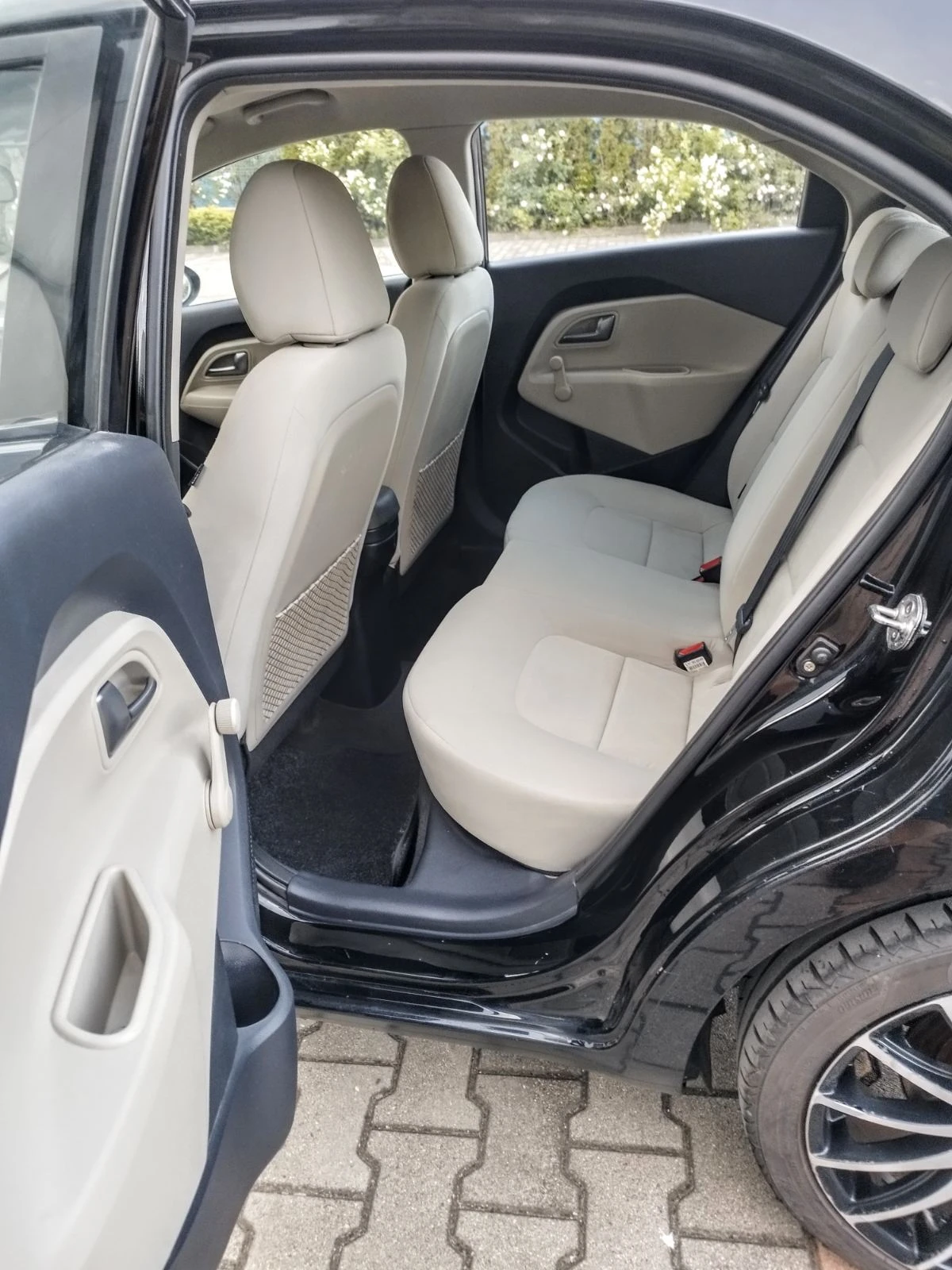 Kia Rio 1.25 | 85 к.с.| ДВУЦВЕТЕН САЛОН | , снимка 12 - Автомобили и джипове - 54744584
