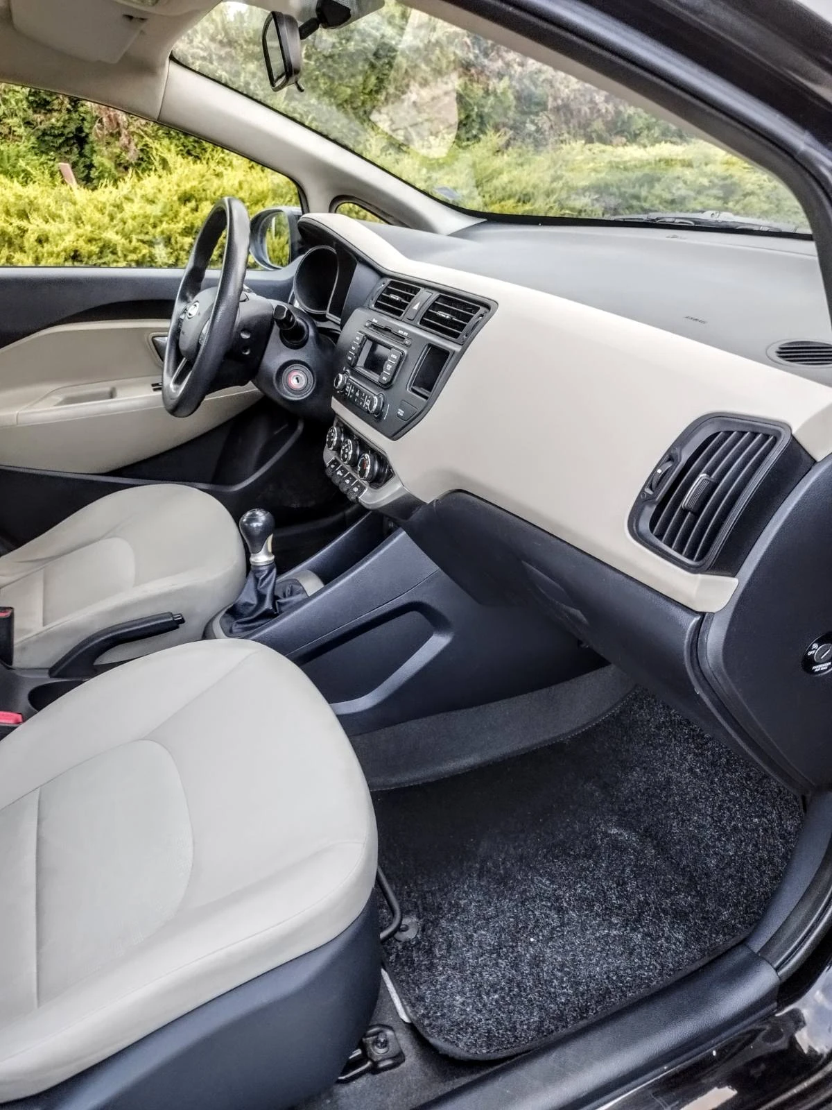 Kia Rio 1.25 | 85 к.с.| ДВУЦВЕТЕН САЛОН | , снимка 3 - Автомобили и джипове - 54744584